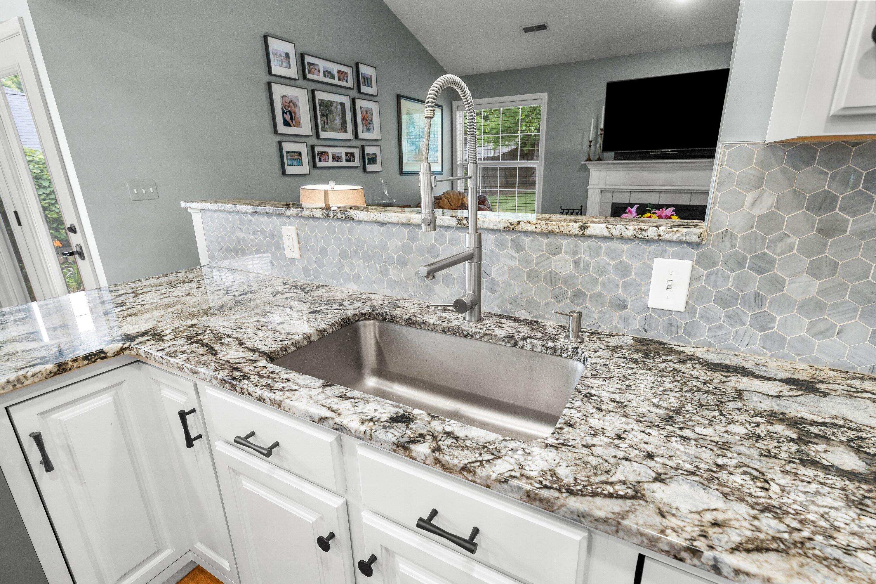 2806 Wooded Creek Dr Property Photo 6