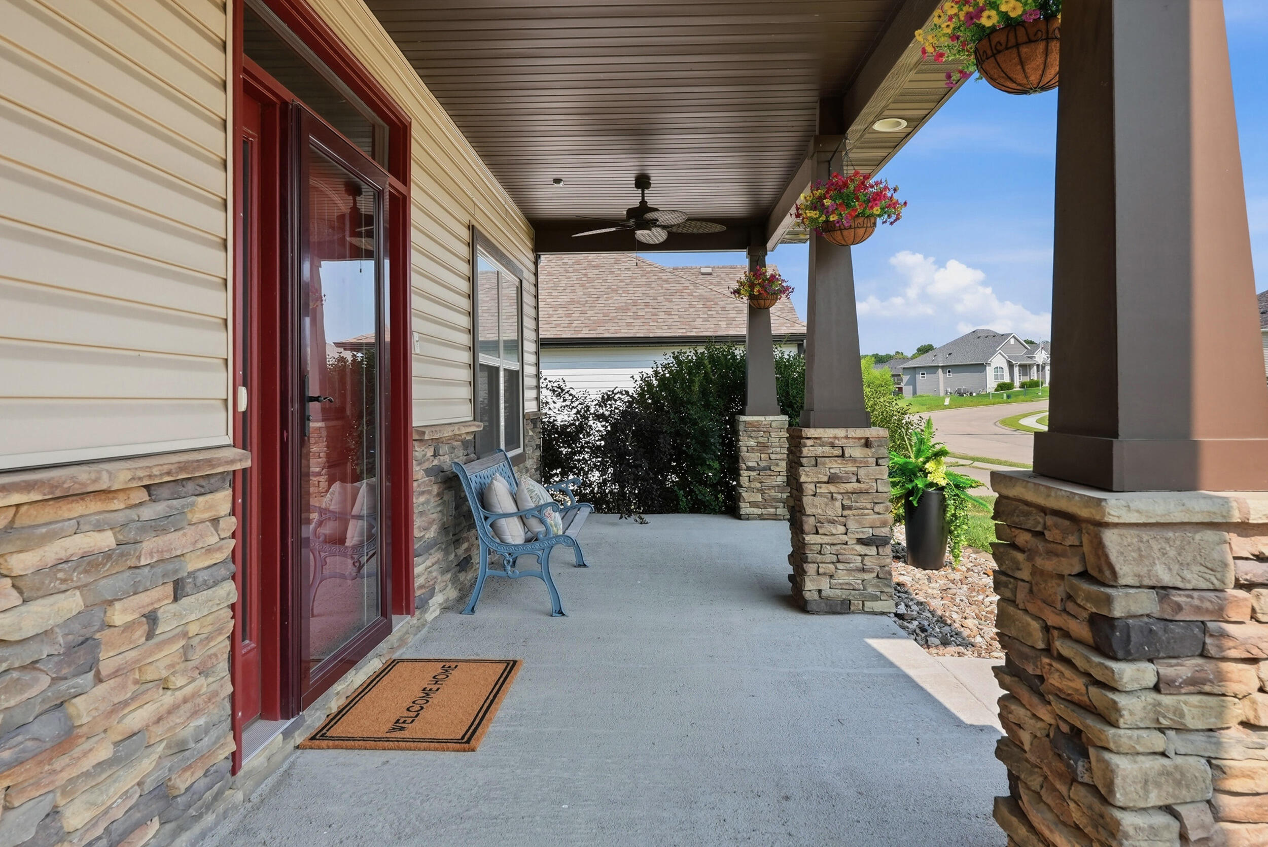 5580 Kingfisher Dr Property Photo 1