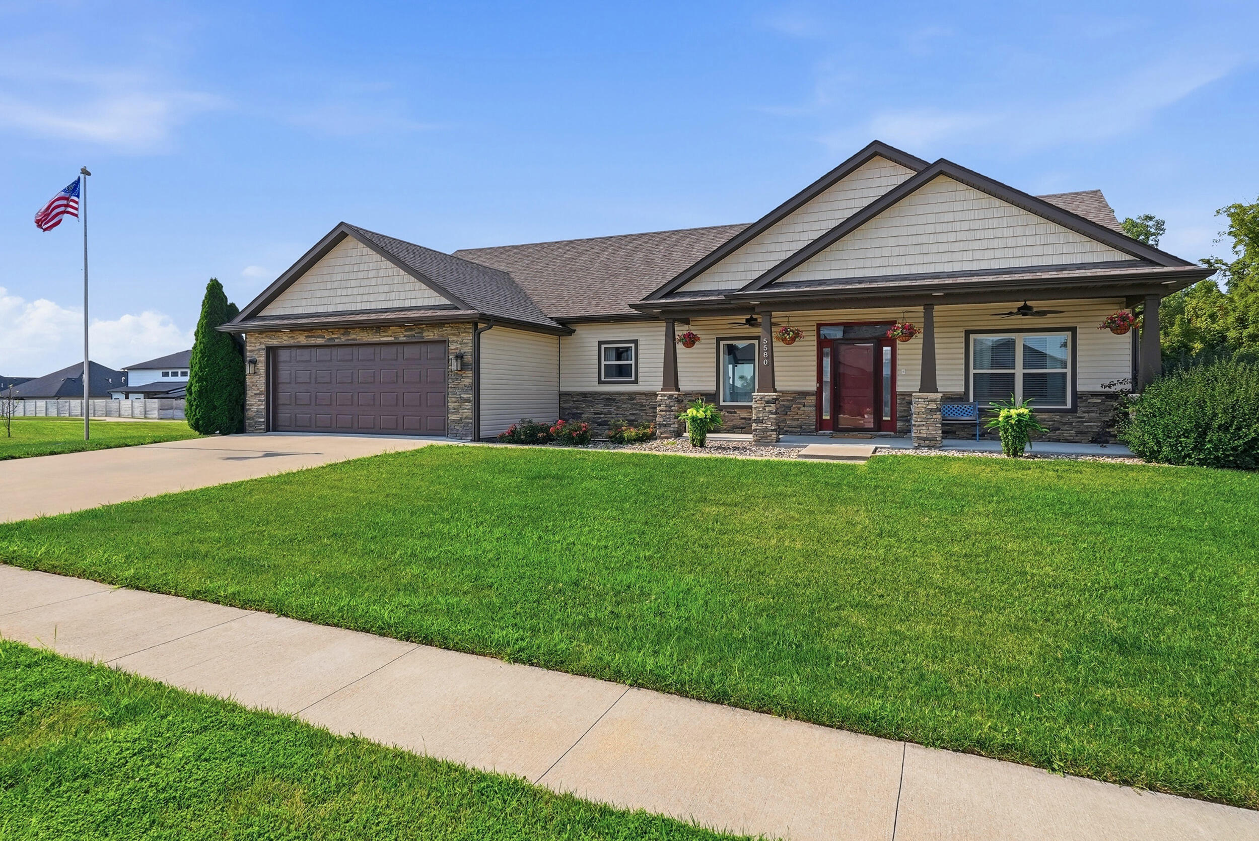 5580 Kingfisher Dr Property Photo 1
