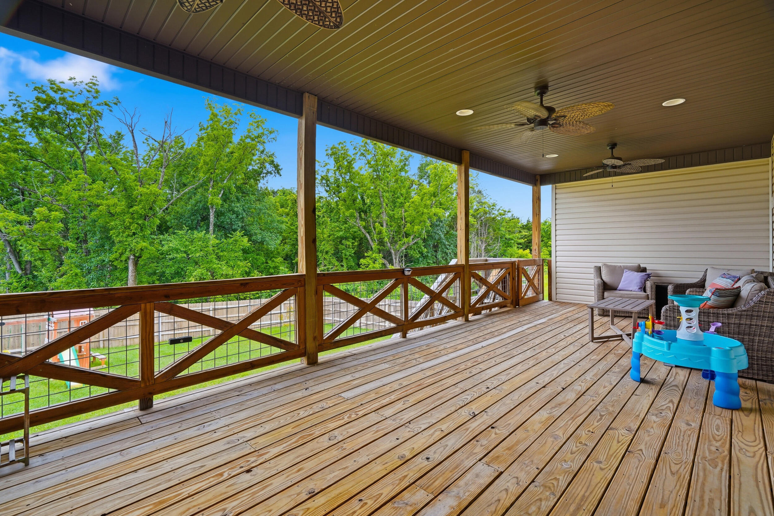 5580 Kingfisher Dr Property Photo 4