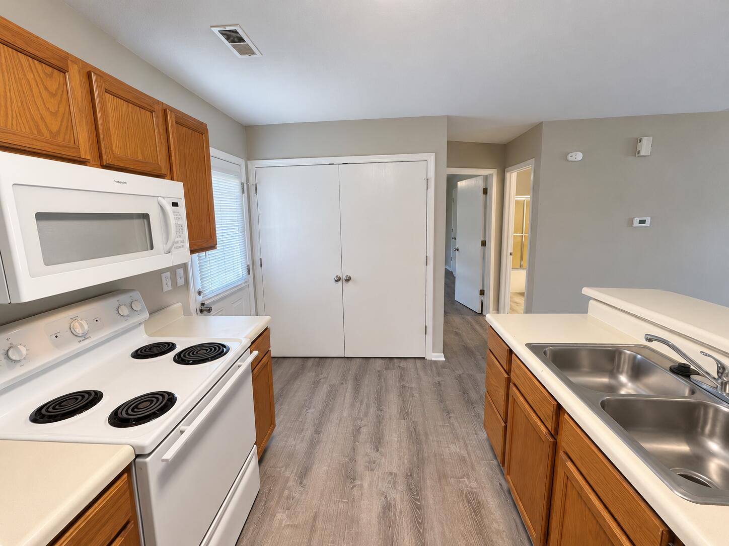1421 Risen Star Ct Property Photo 7