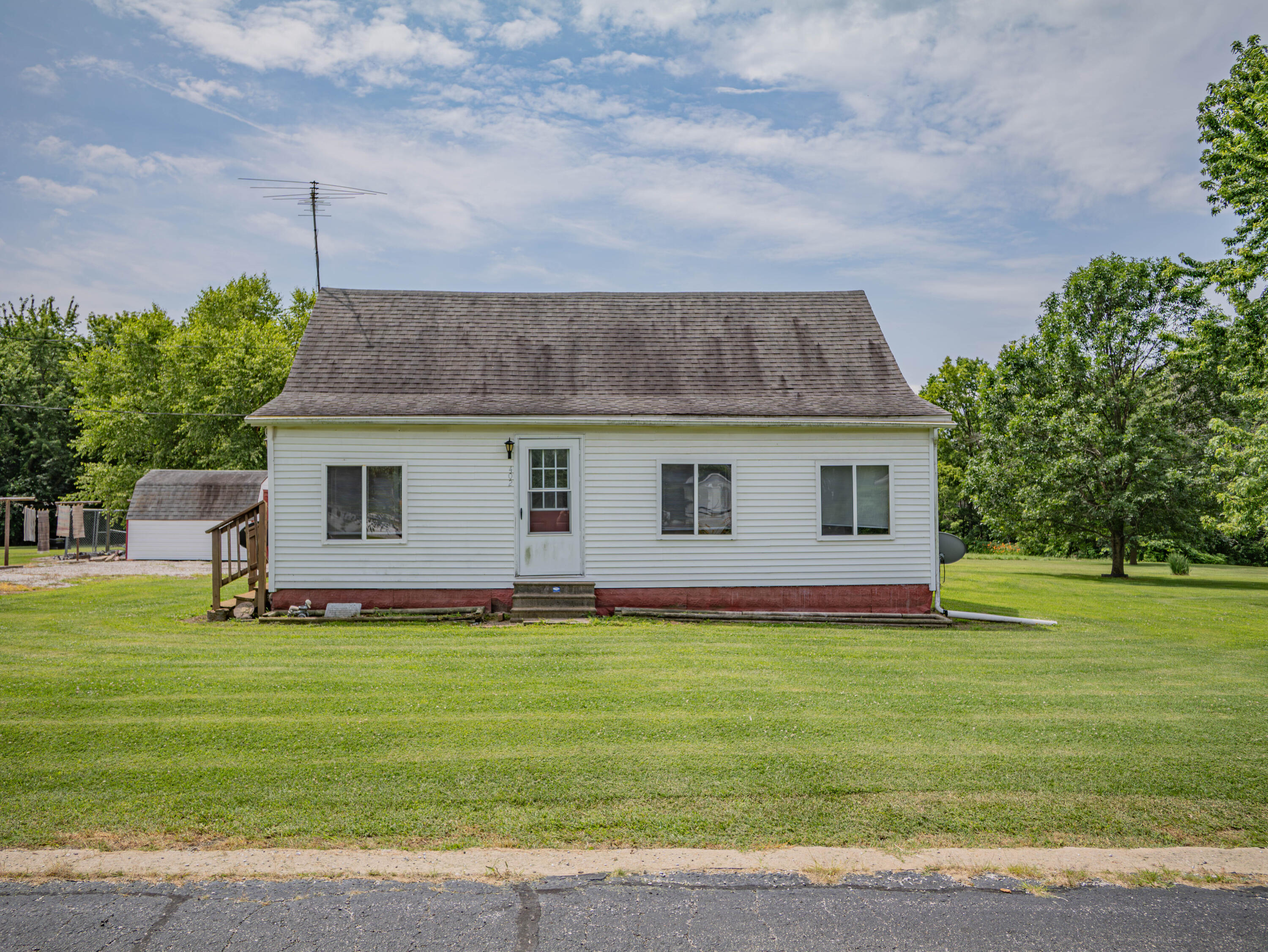 402 W REID ST