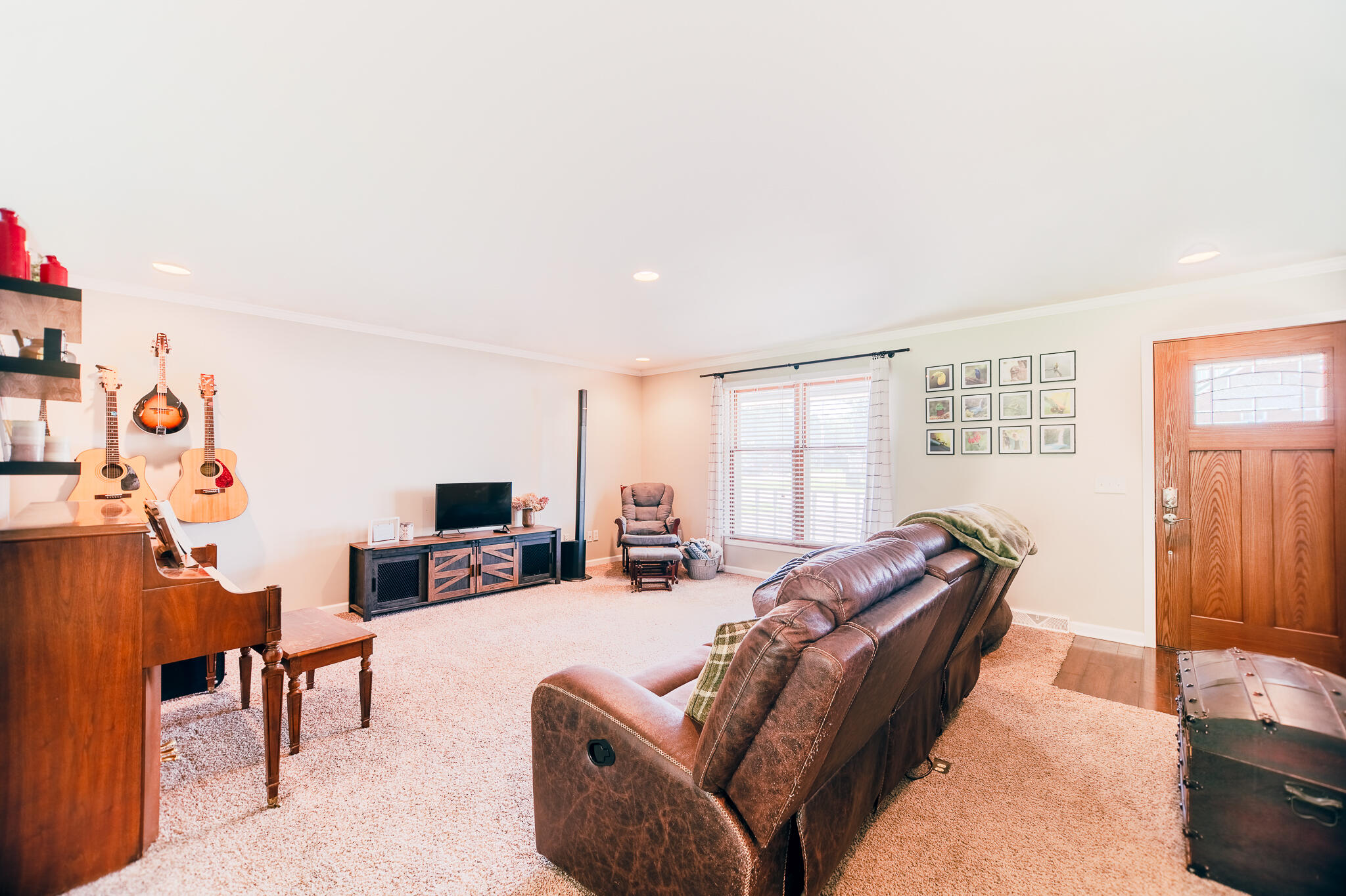 105 Baker St Property Photo 4
