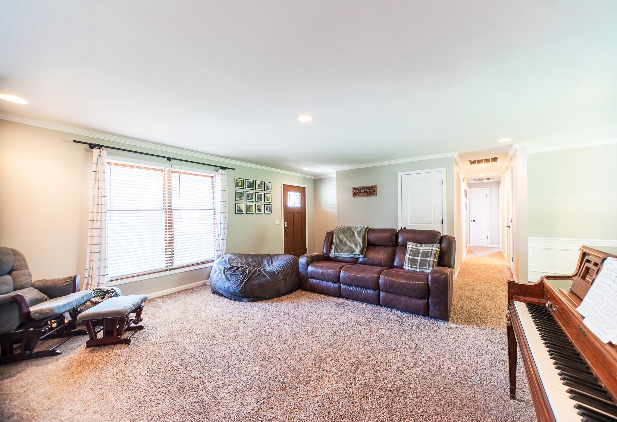 105 Baker St Property Photo 5