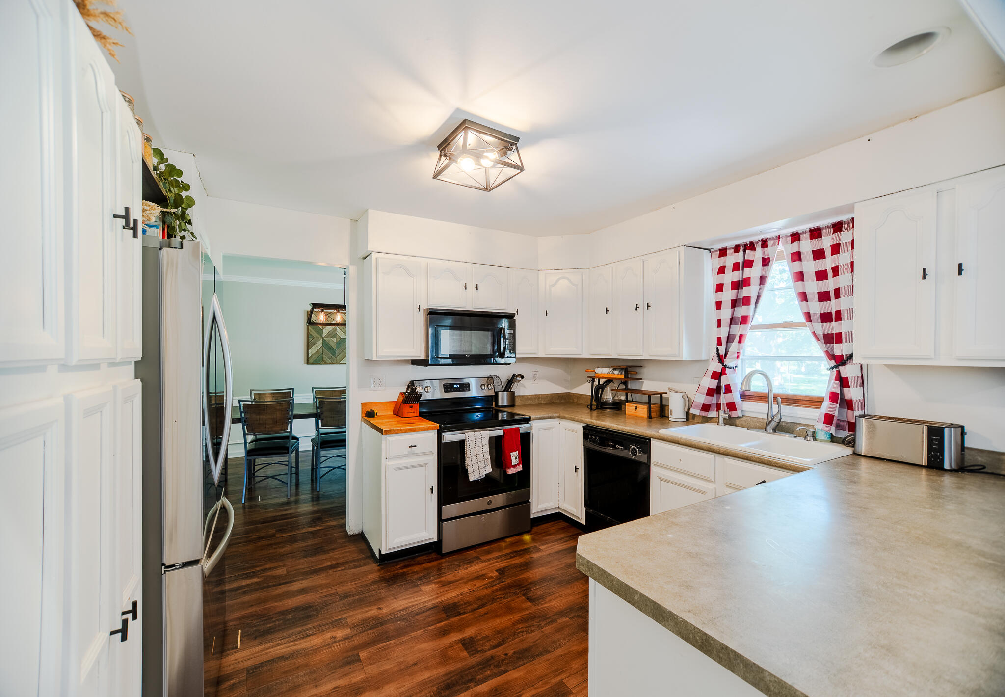 105 Baker St Property Photo 16