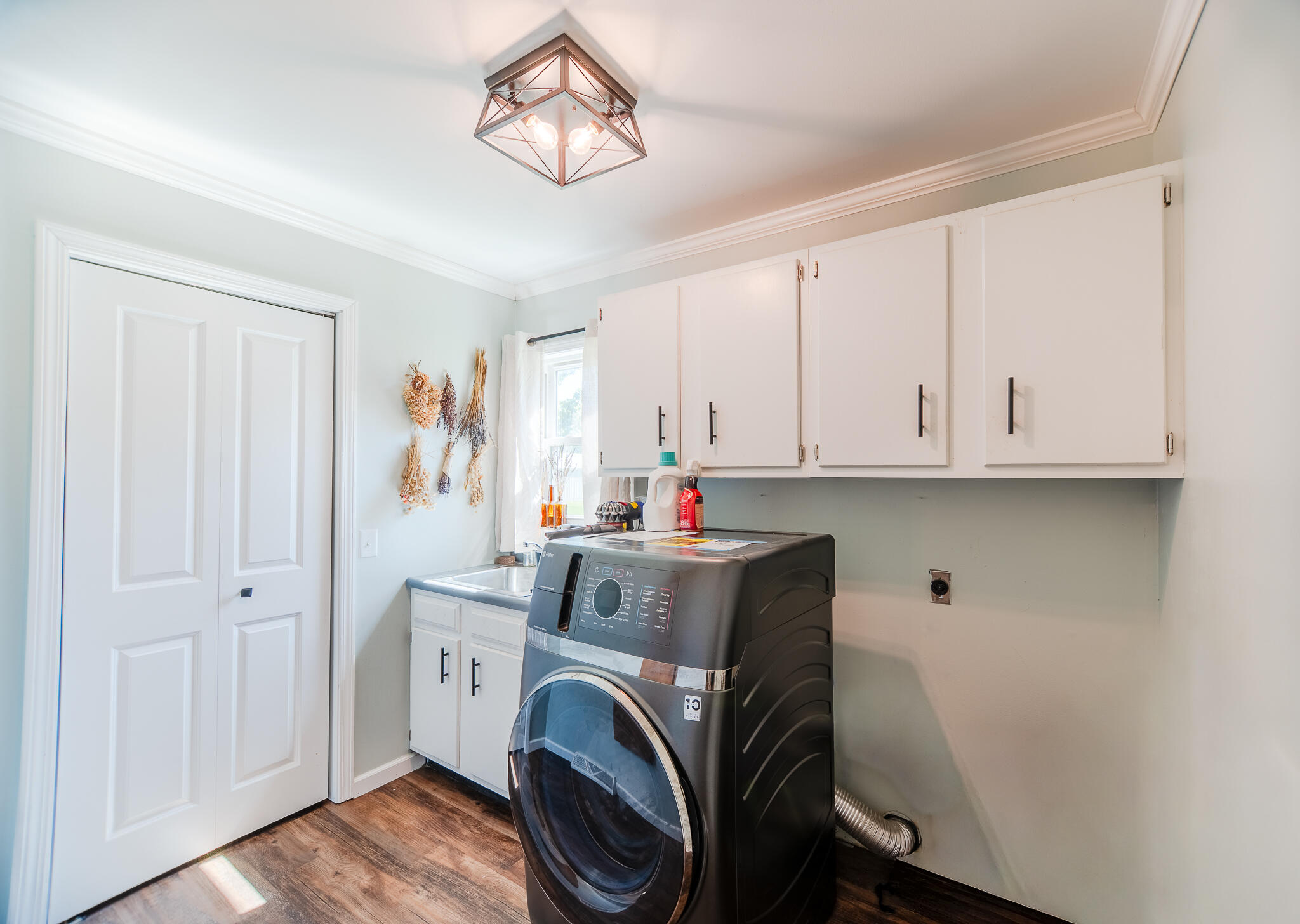 105 Baker St Property Photo 19