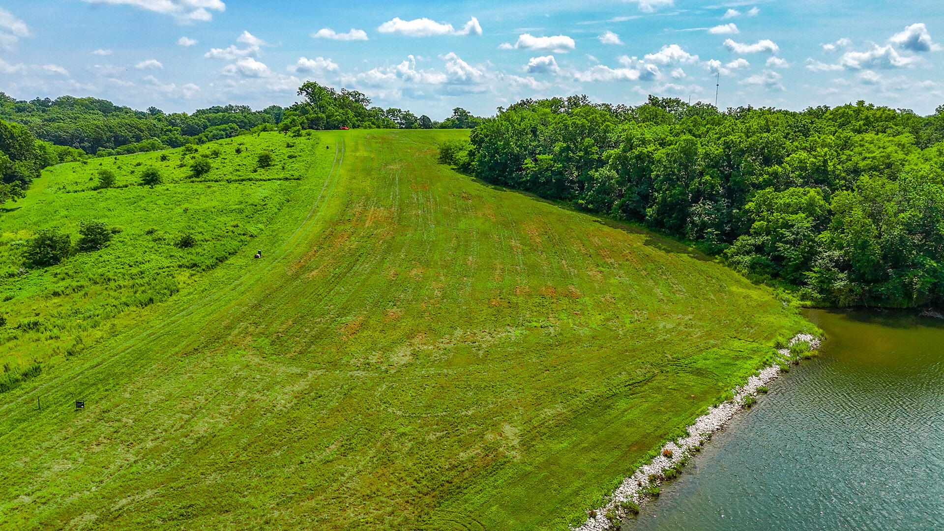 4.01 ACRES BOONVILLE MO