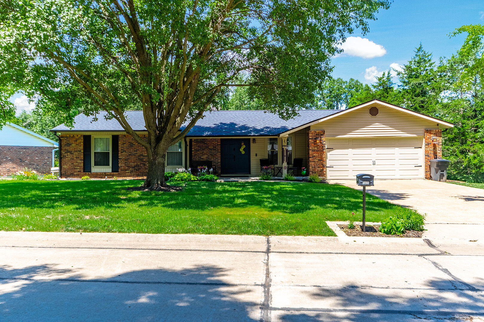 1405 Dorcas St Property Photo 2