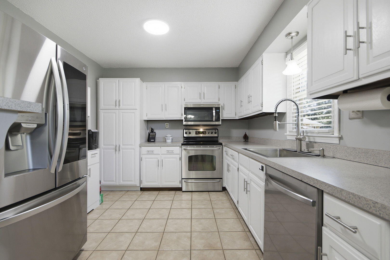 1405 Dorcas St Property Photo 17