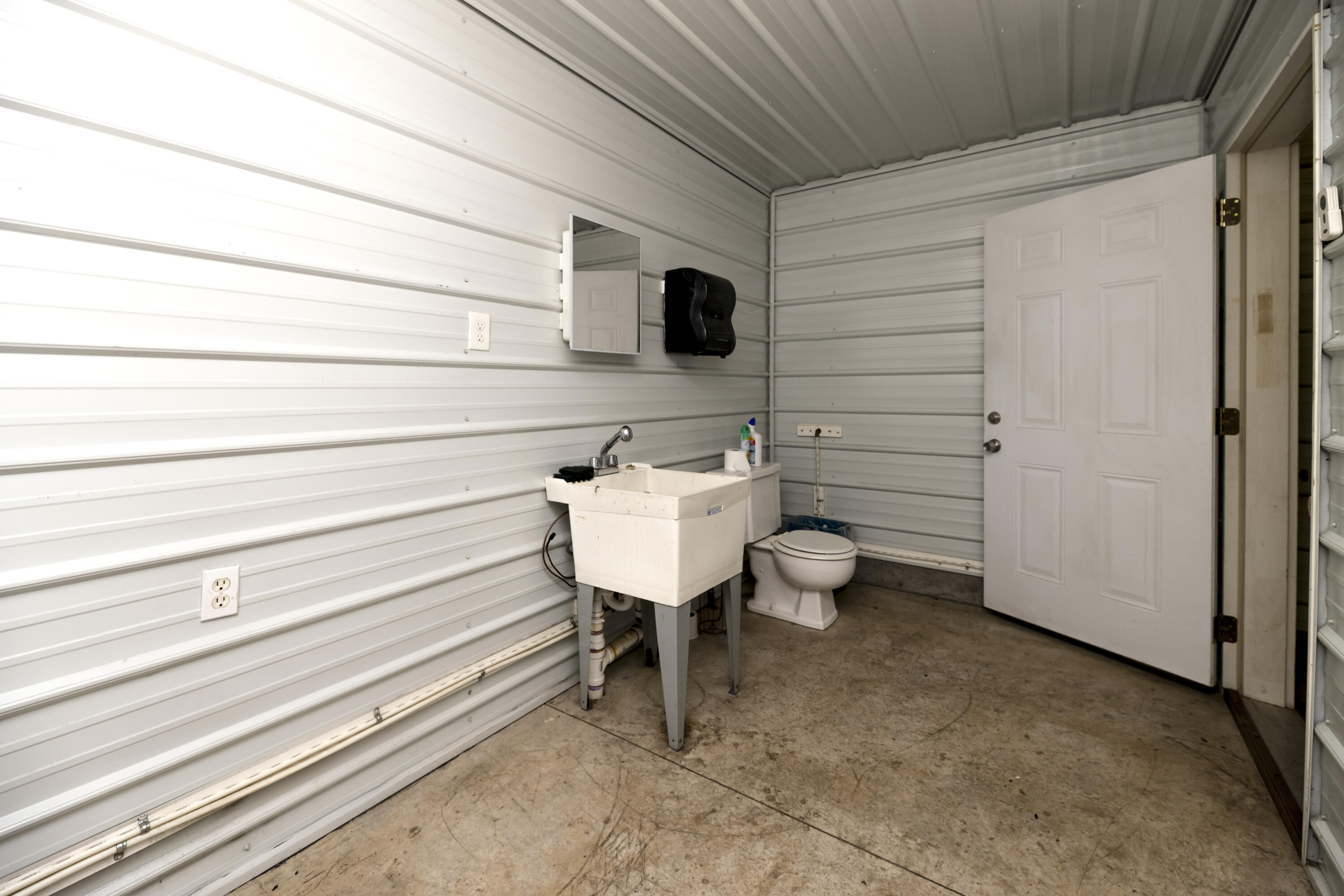 6651 E New Haven Rd Property Photo 53
