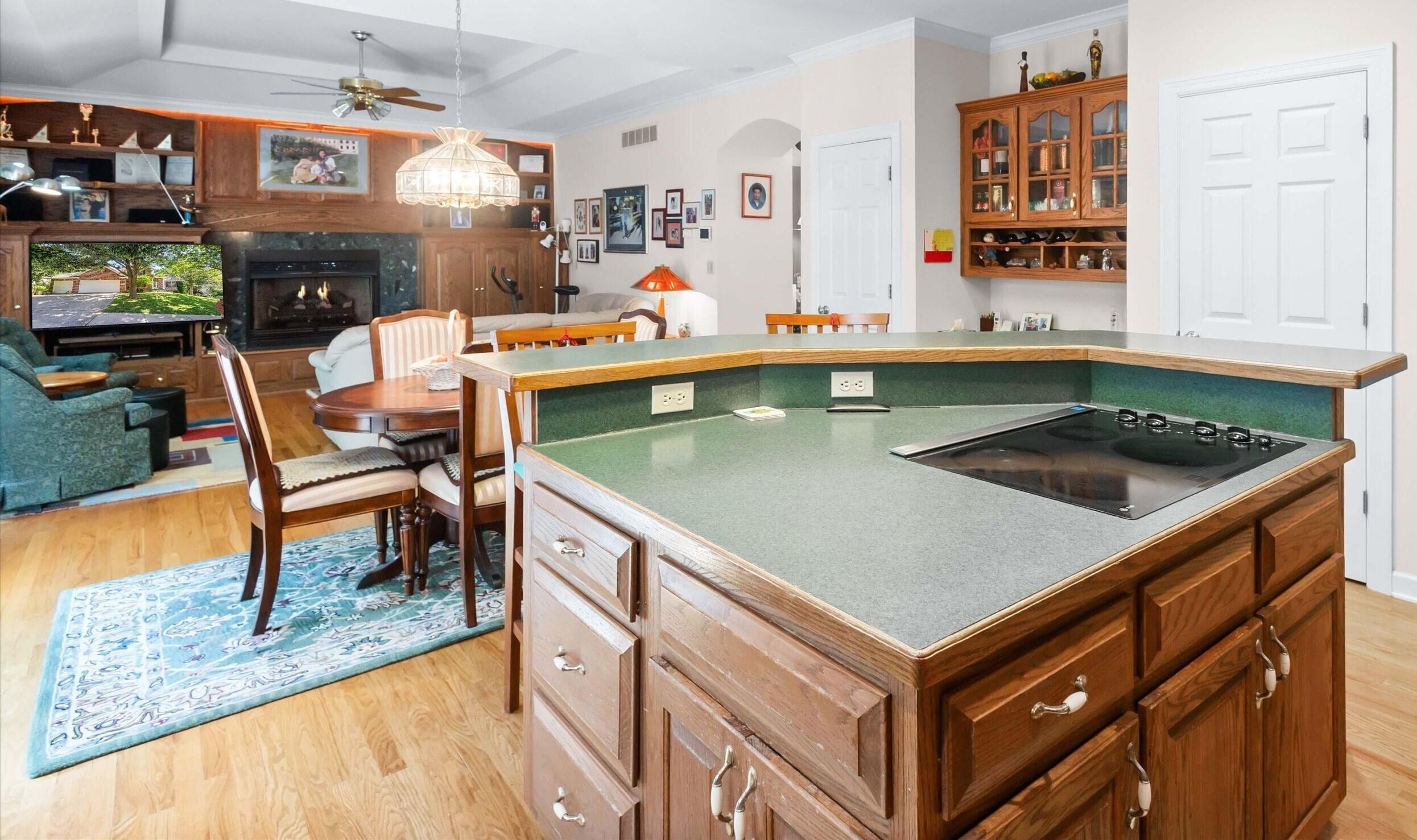 1807 Crystal Point Property Photo 9