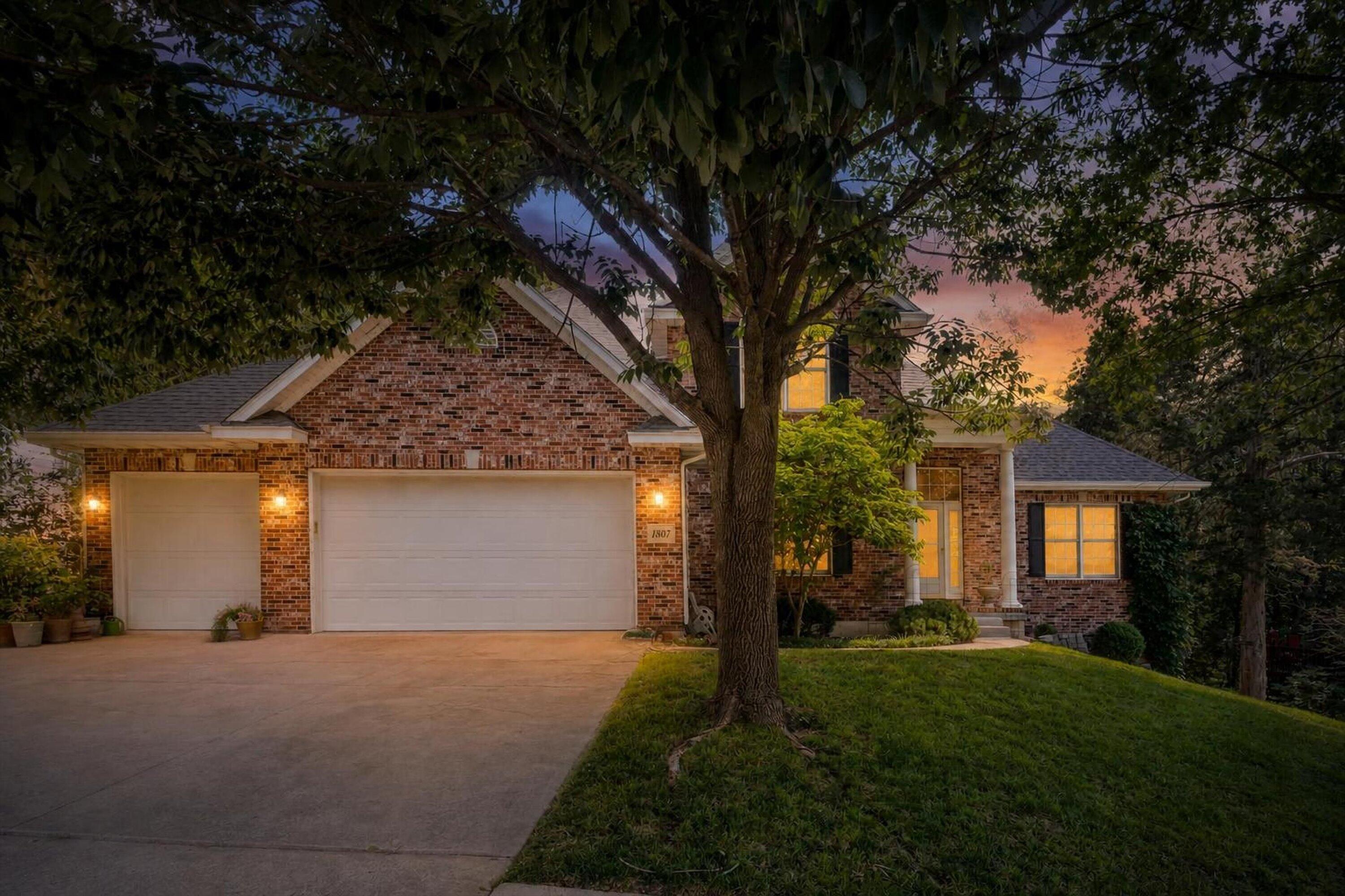 1807 Crystal Point Property Photo 38