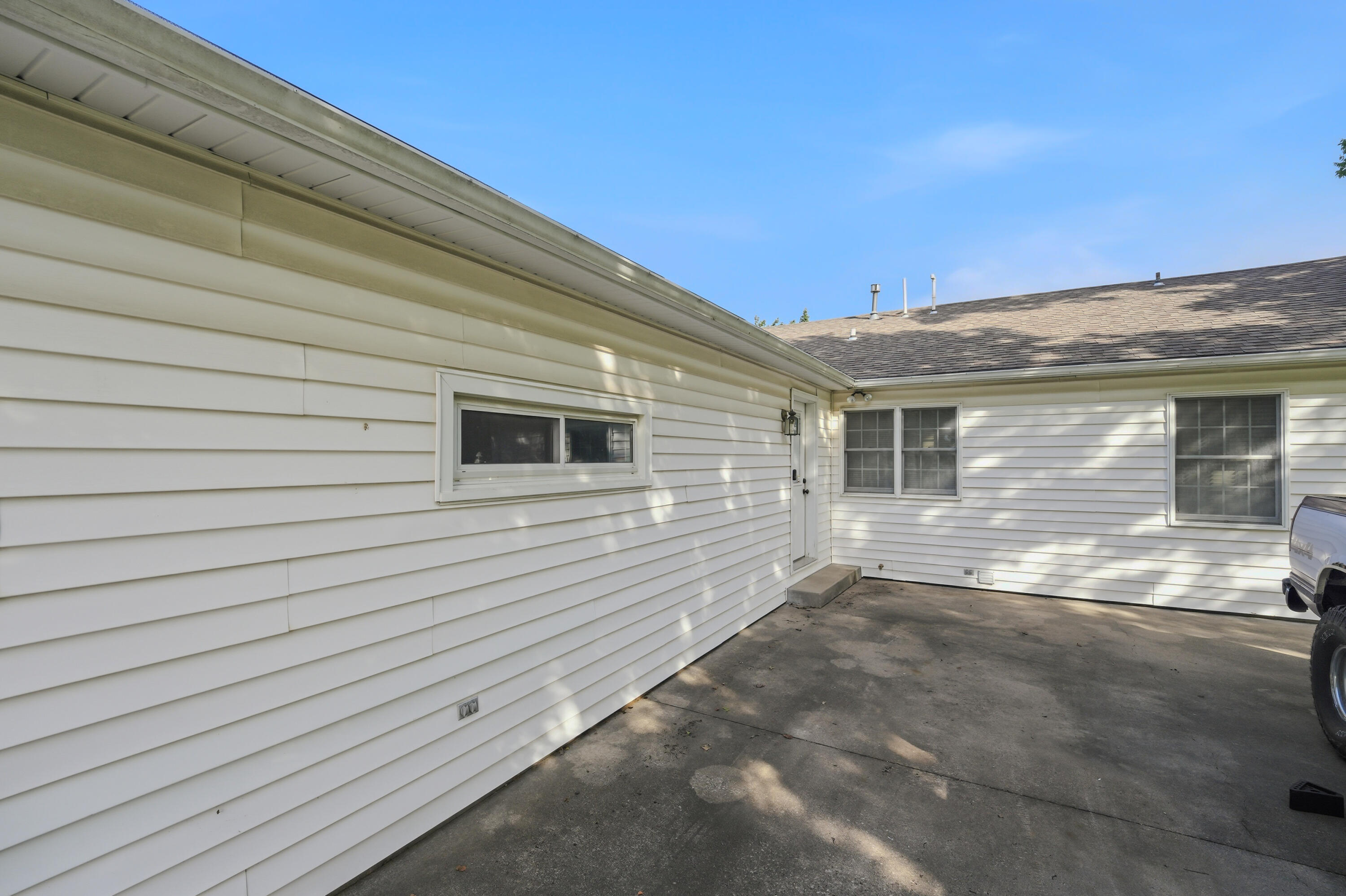 106 W Mulberry St Property Photo 5