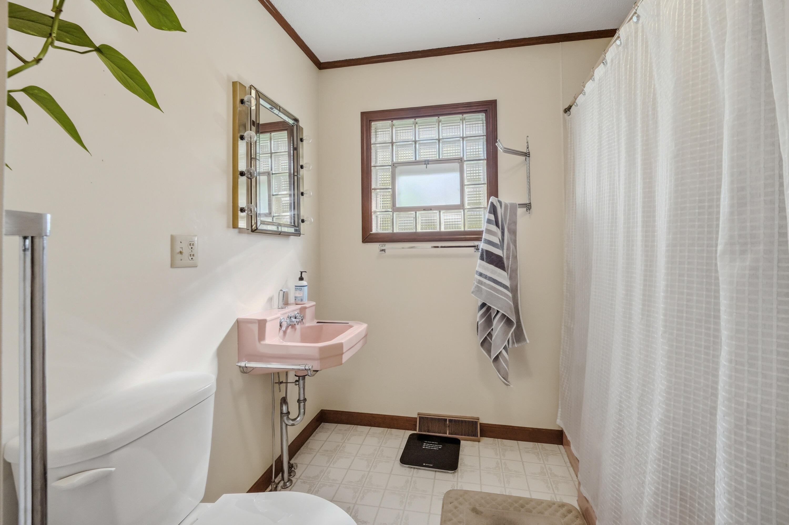 106 W Mulberry St Property Photo 18