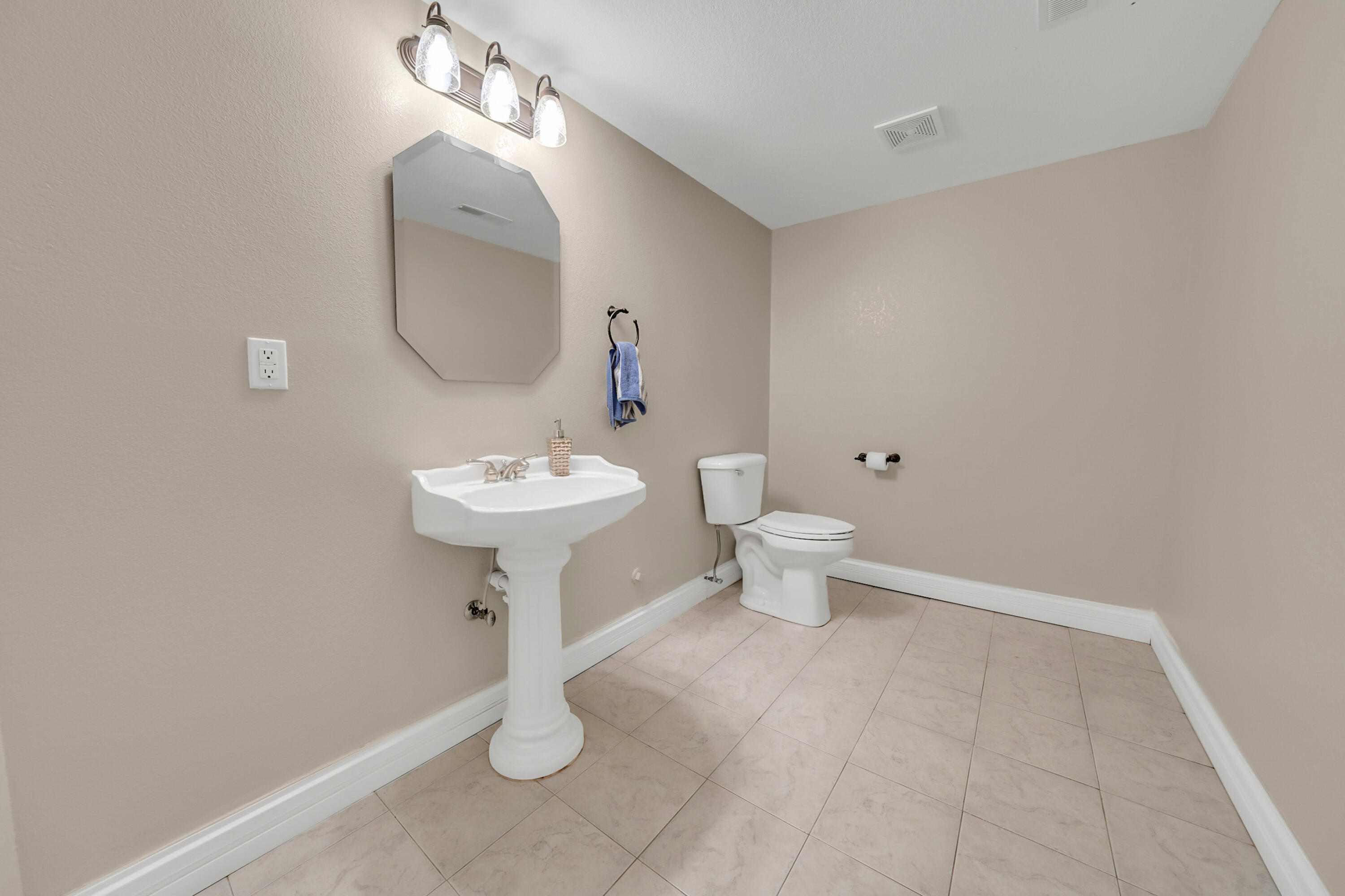 2829 Foxdale Dr Property Photo 79