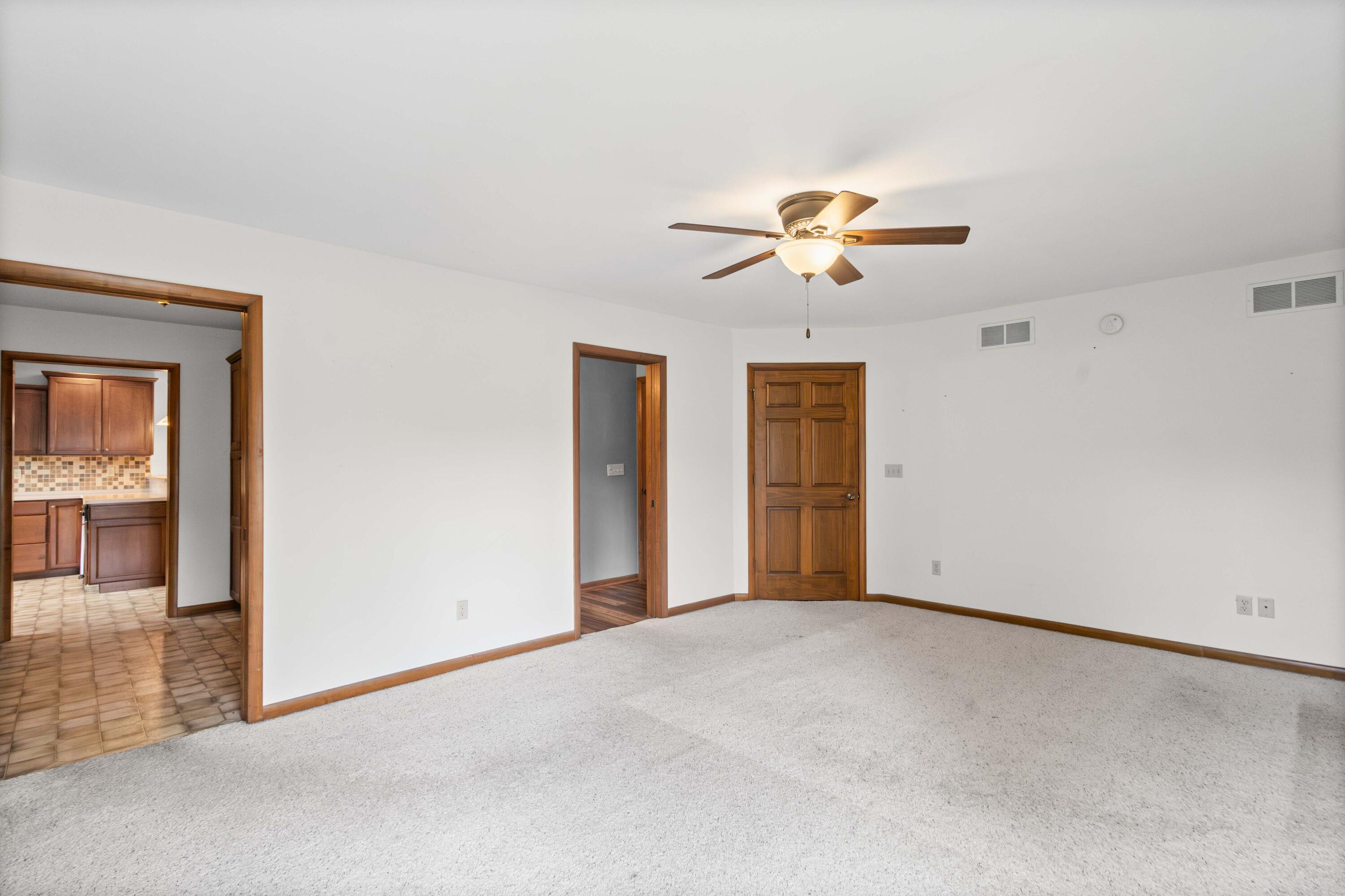 1200 E Logan St Property Photo 21