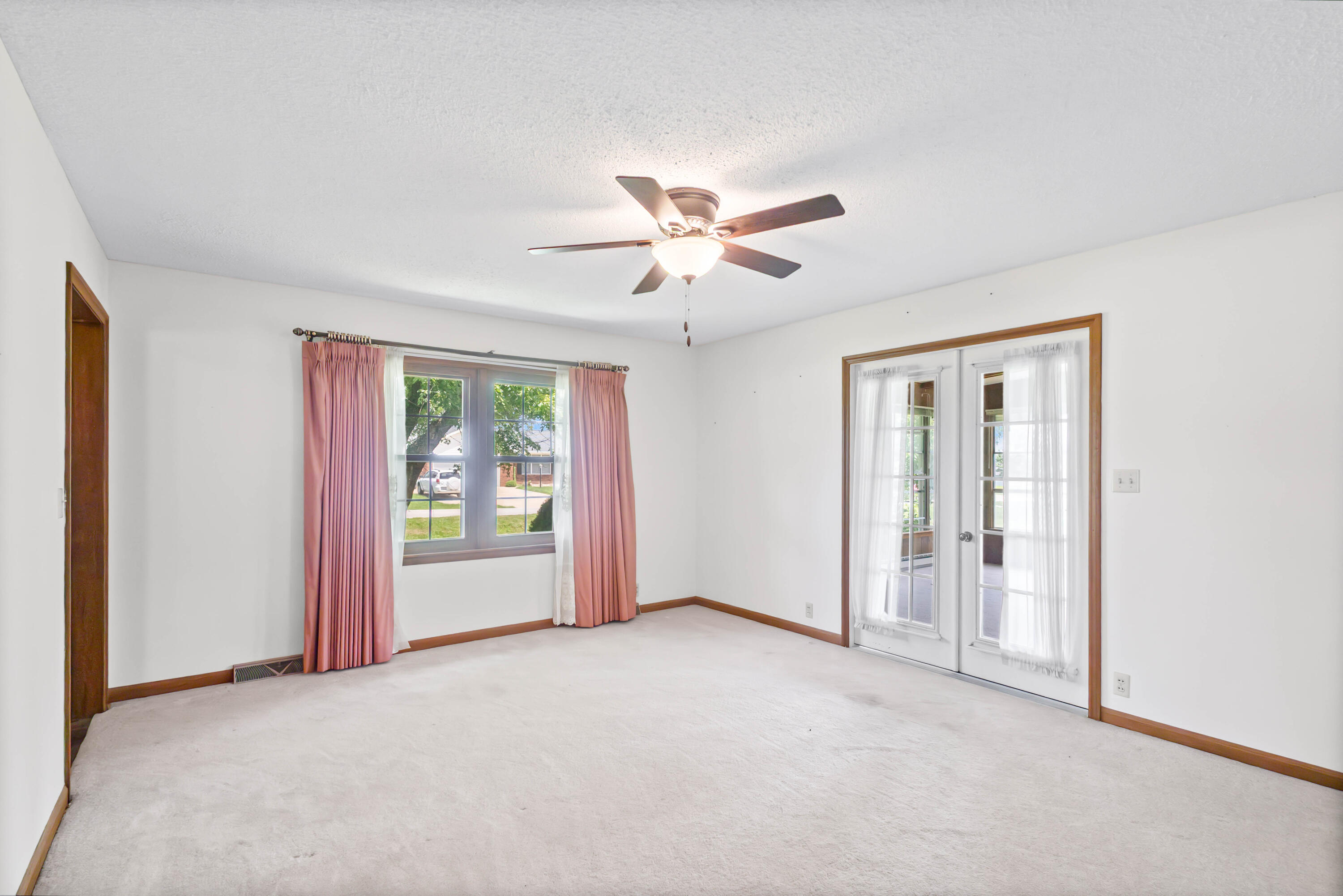 1200 E Logan St Property Photo 22