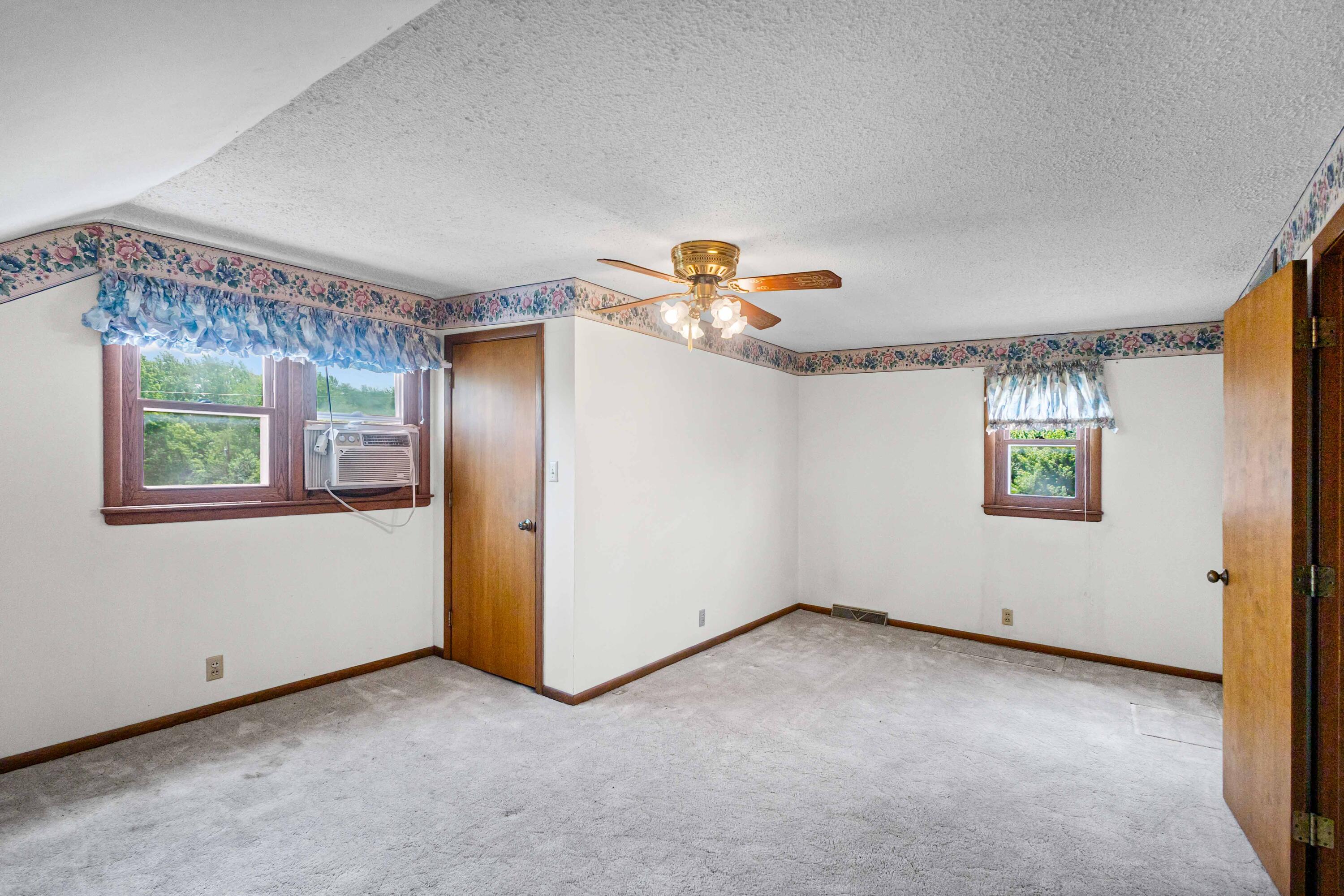 1200 E Logan St Property Photo 35