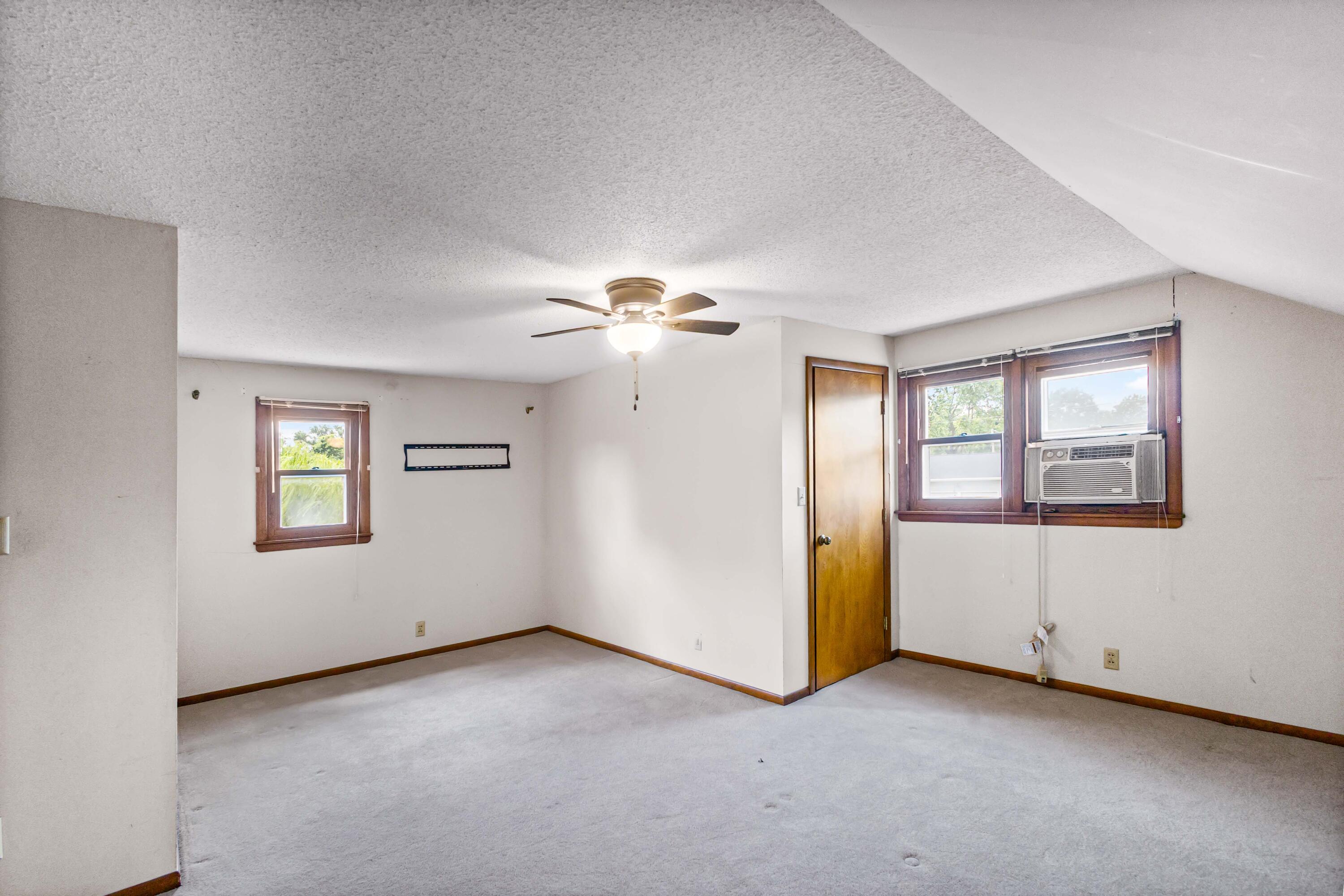 1200 E Logan St Property Photo 38