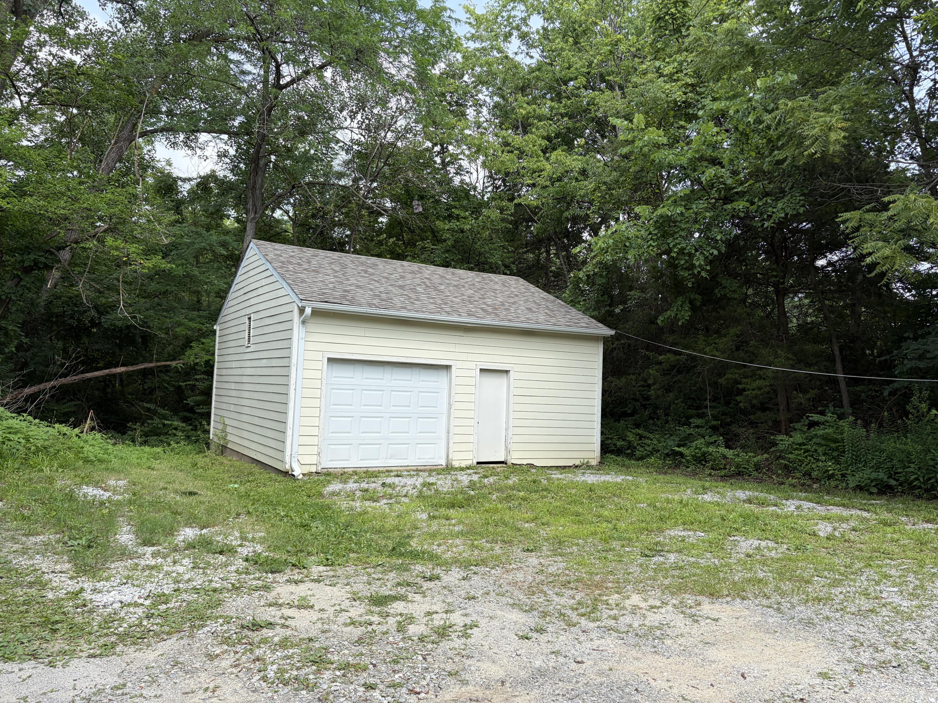 3807 Brown Station Rd Property Photo 3