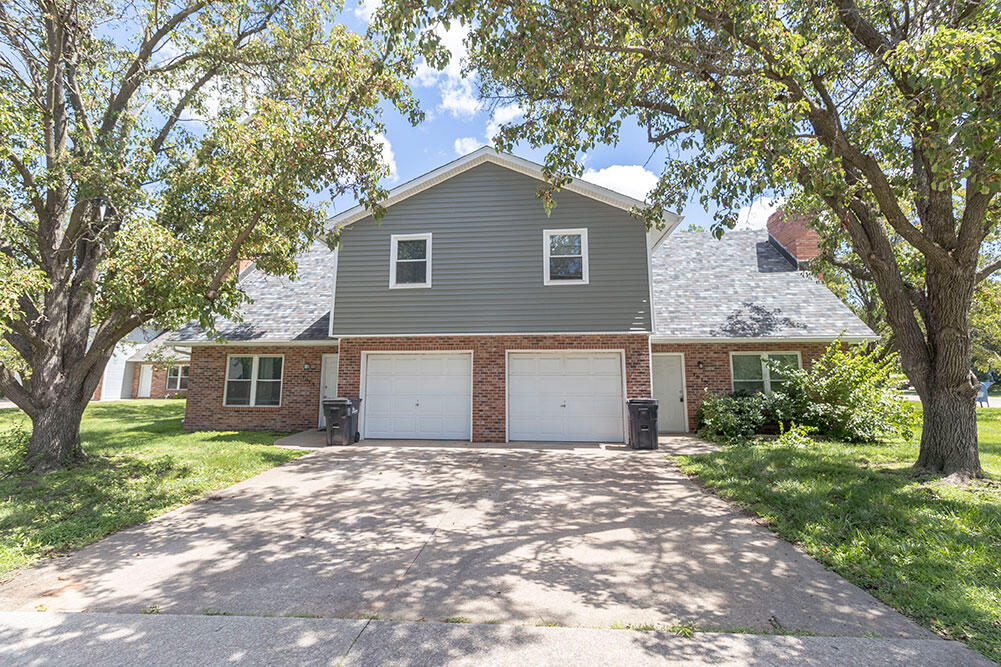 1915 GREENLEAVES CT Property Photo 1