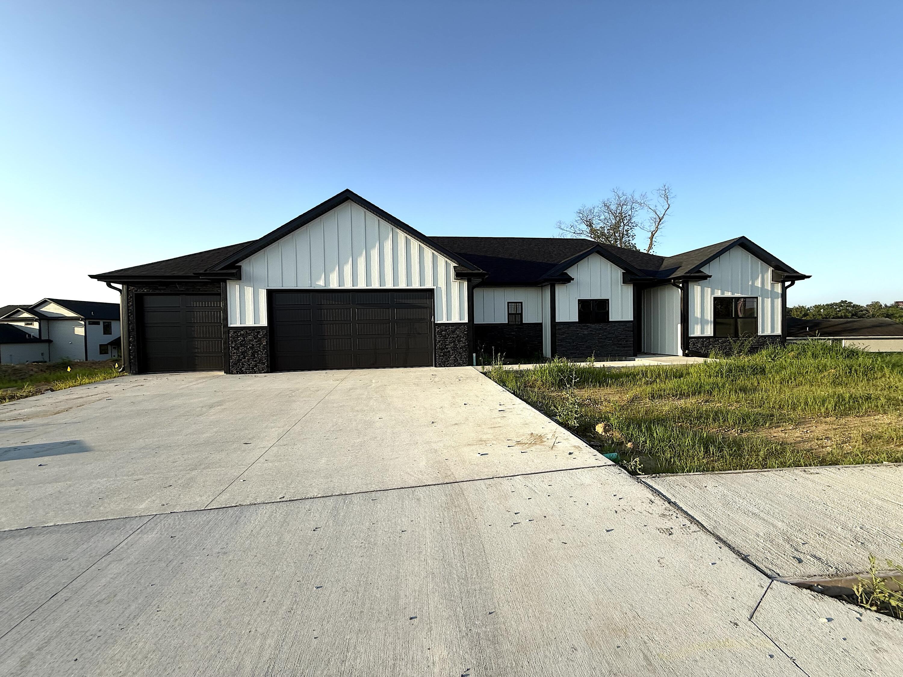 930 Stacy Dr Property Photo 1