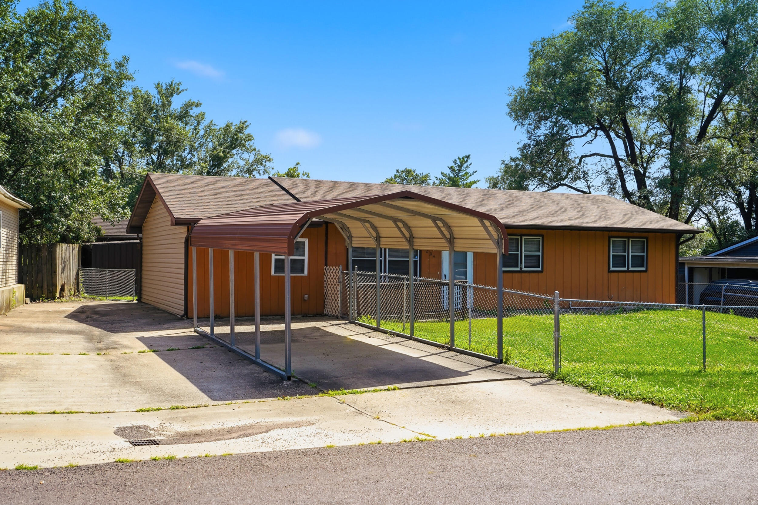 6204 E Sharon Ln Property Photo 2