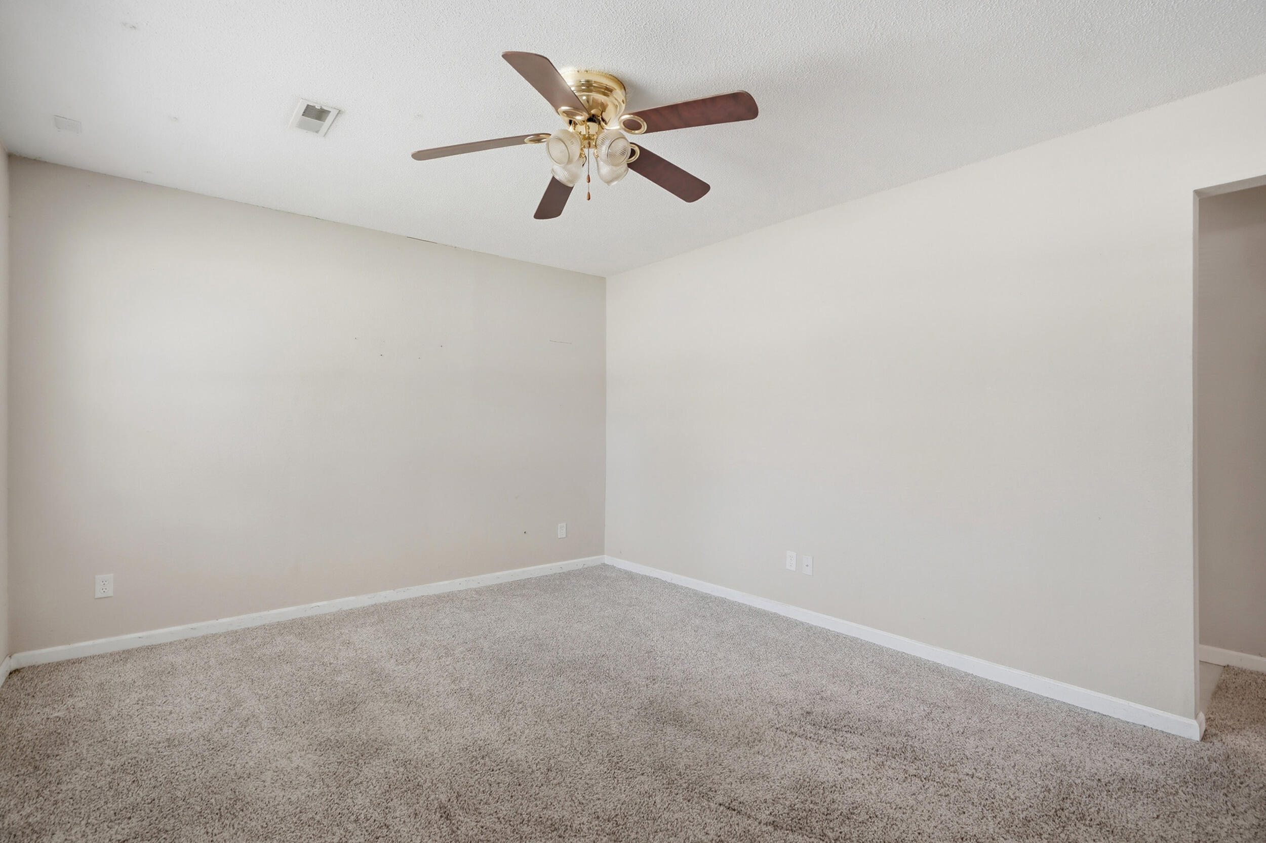 6204 E Sharon Ln Property Photo 4