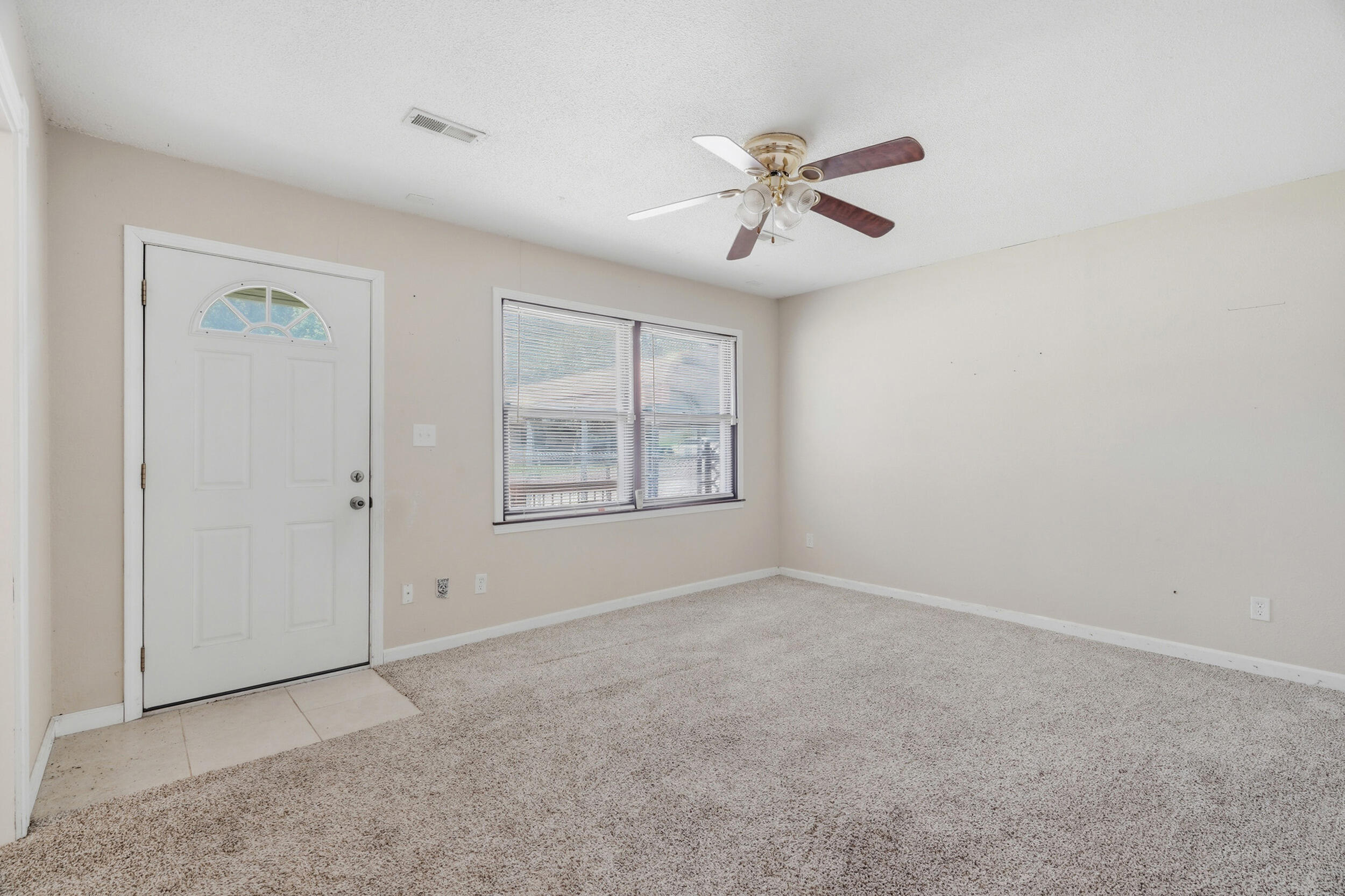 6204 E Sharon Ln Property Photo 5