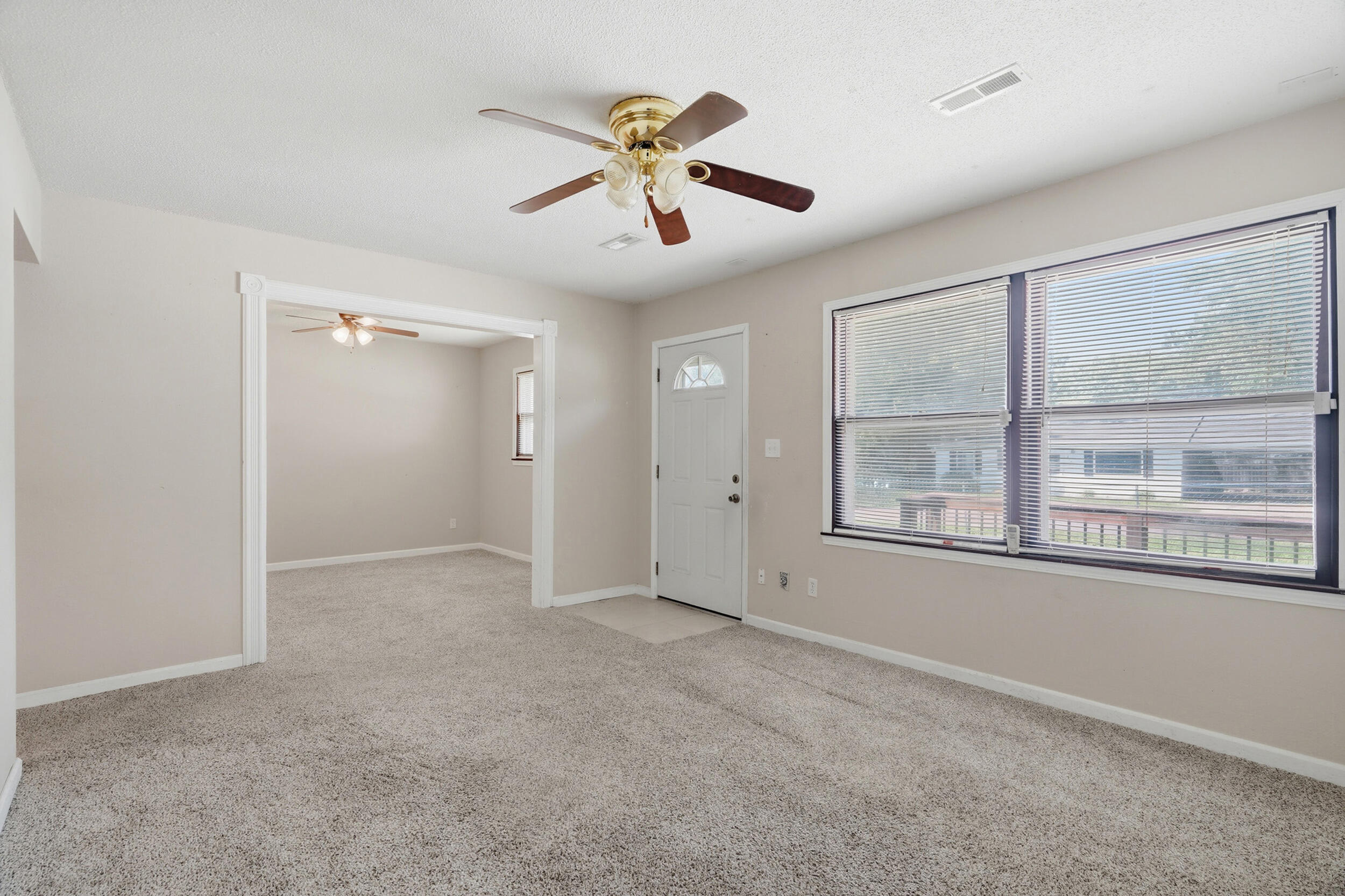 6204 E Sharon Ln Property Photo 6