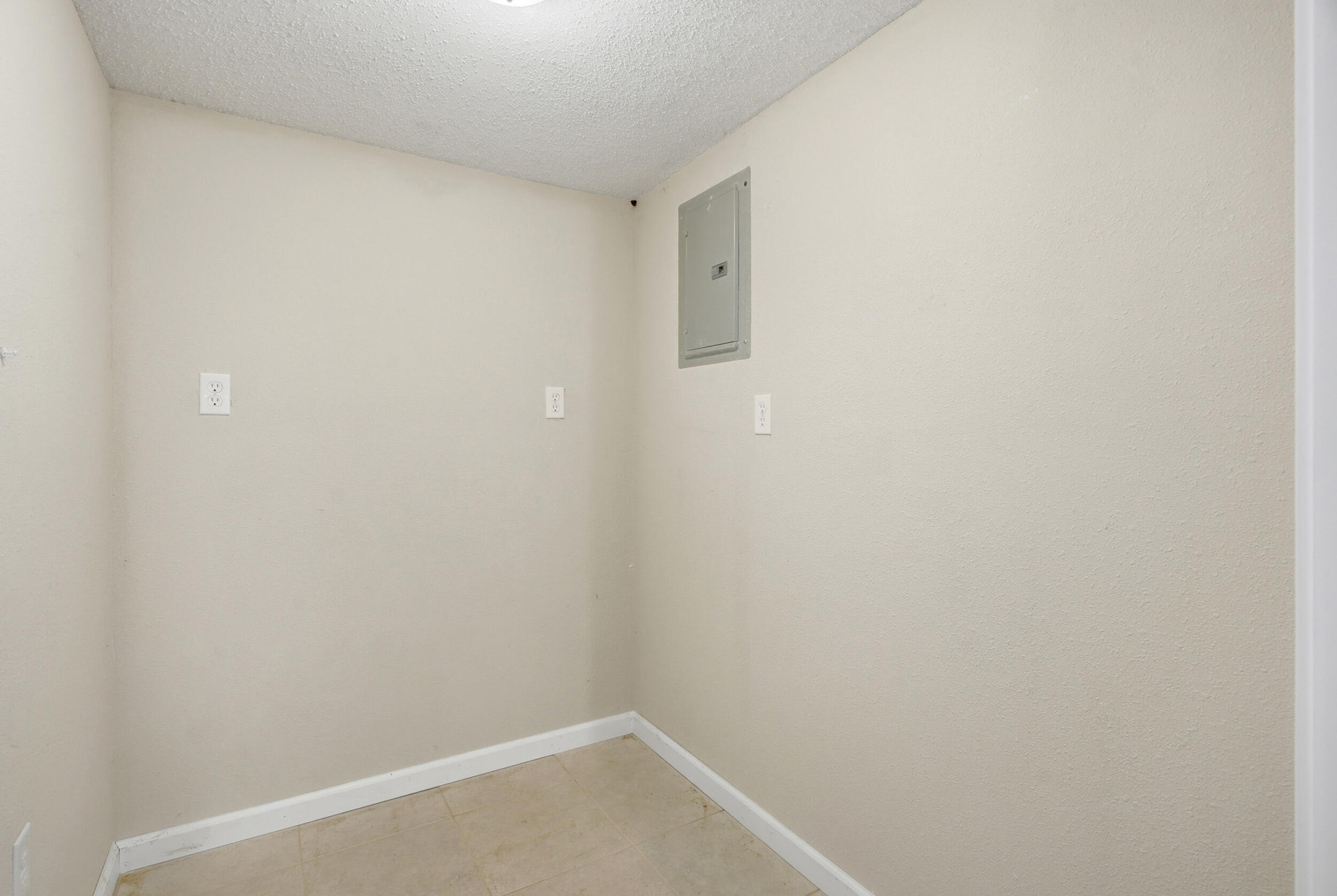 6204 E Sharon Ln Property Photo 15