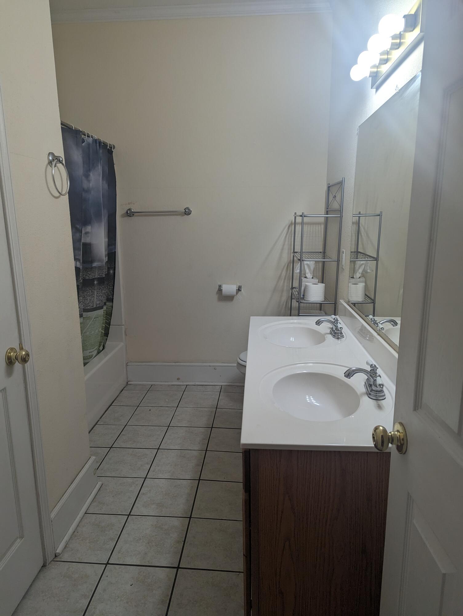 118-120 E Morrison St Property Photo 15