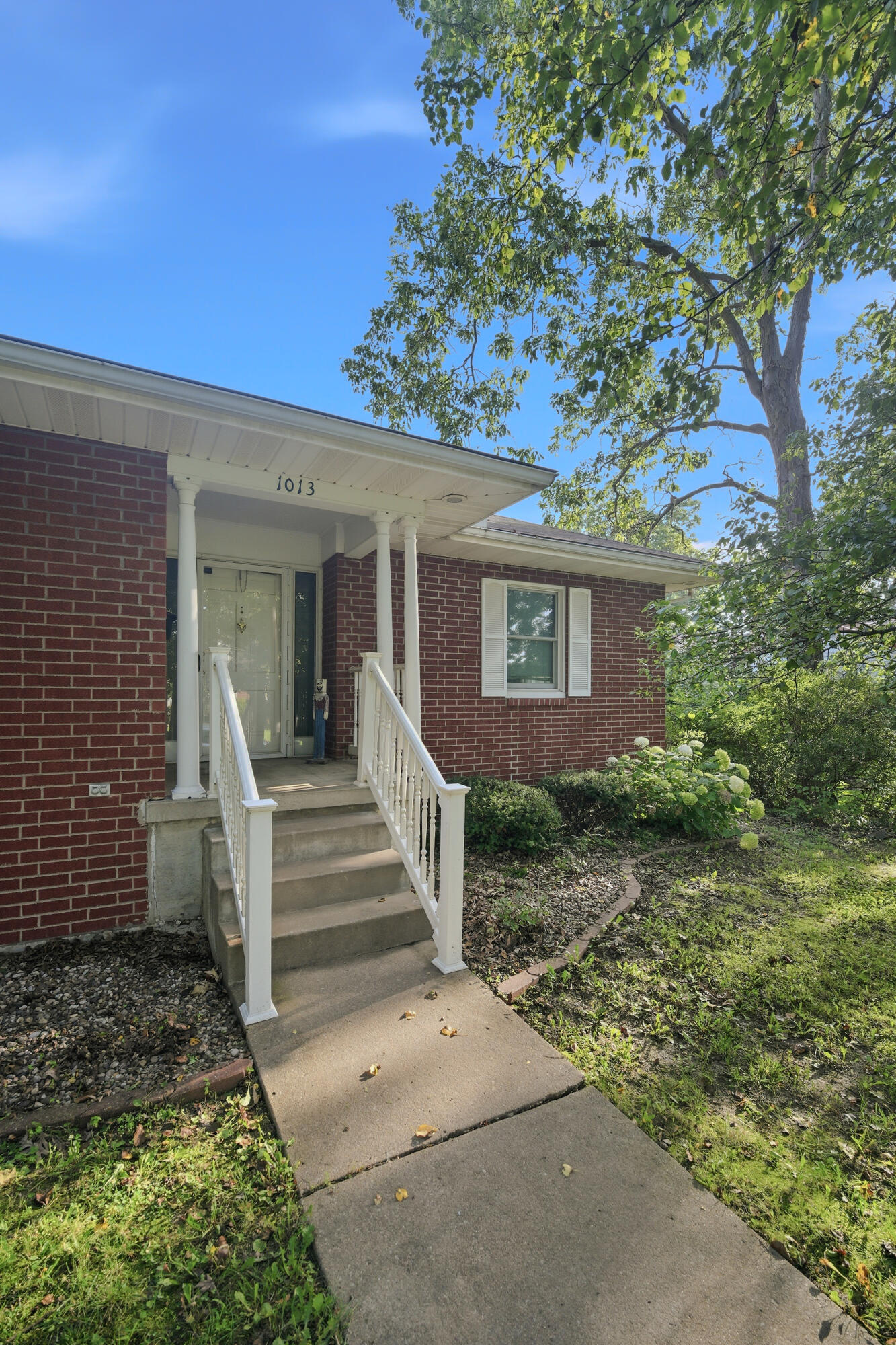 1013 W Burkhart St Property Photo 2