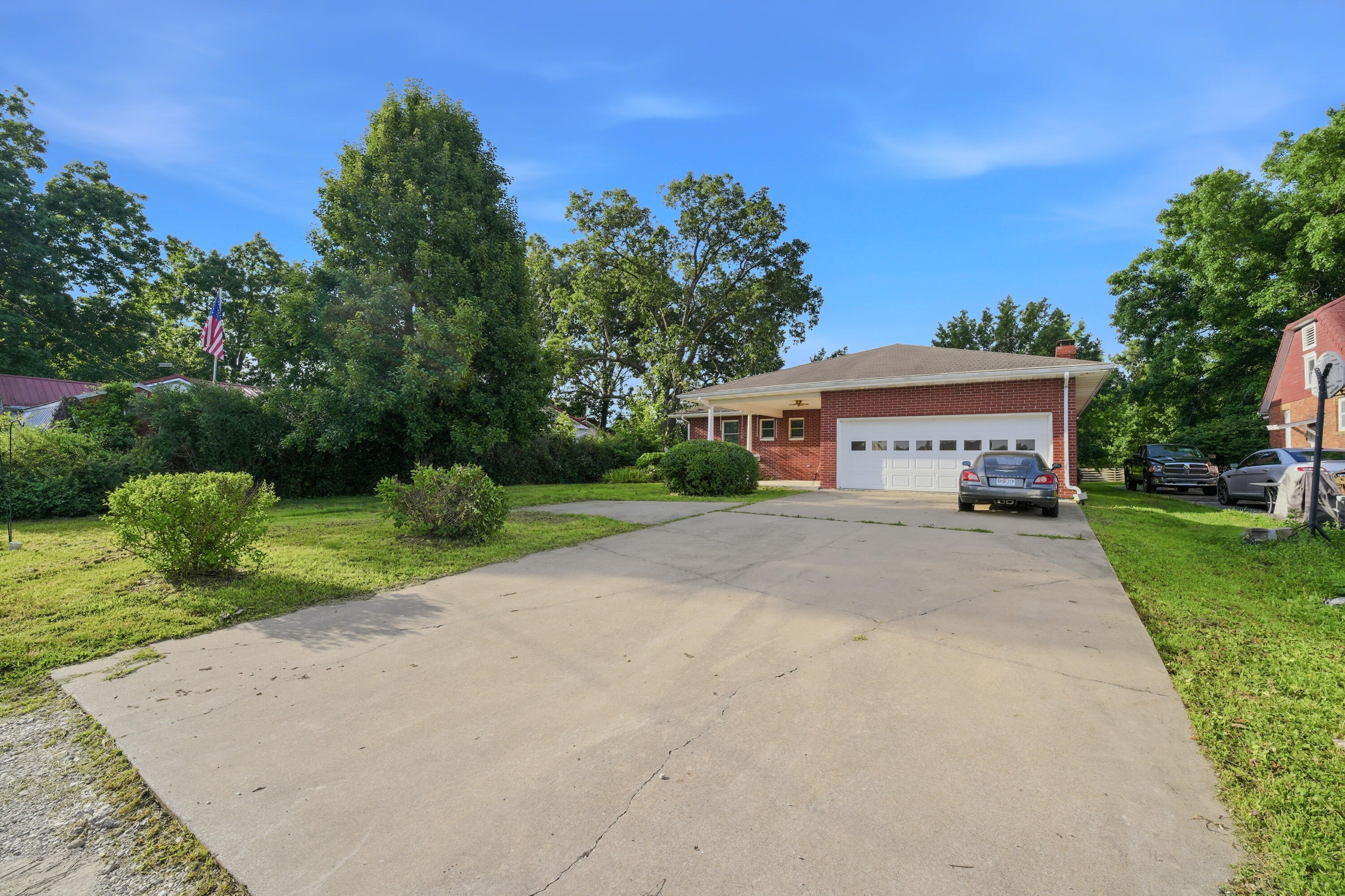 1013 W Burkhart St Property Photo 4