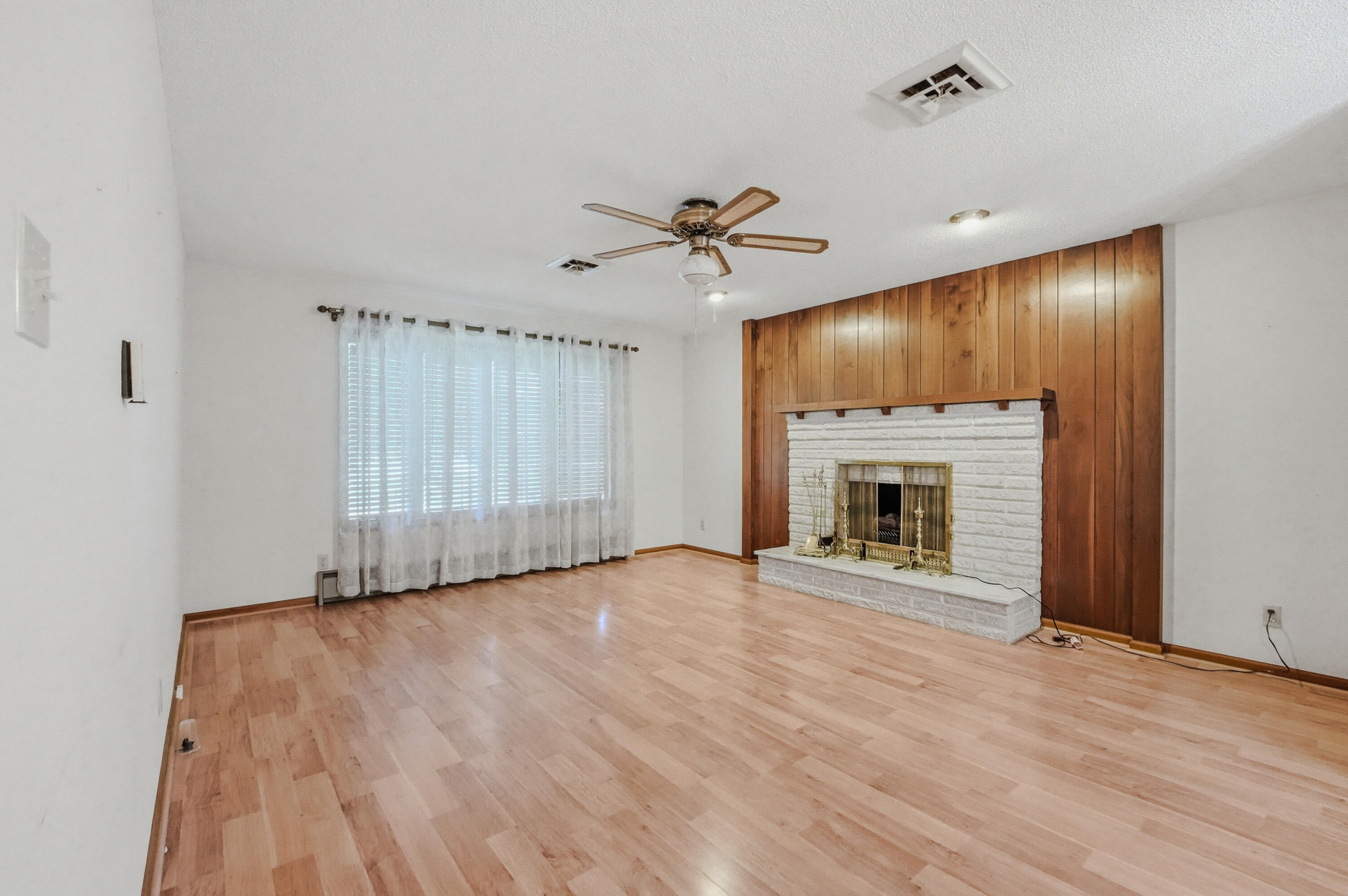 1013 W Burkhart St Property Photo 13