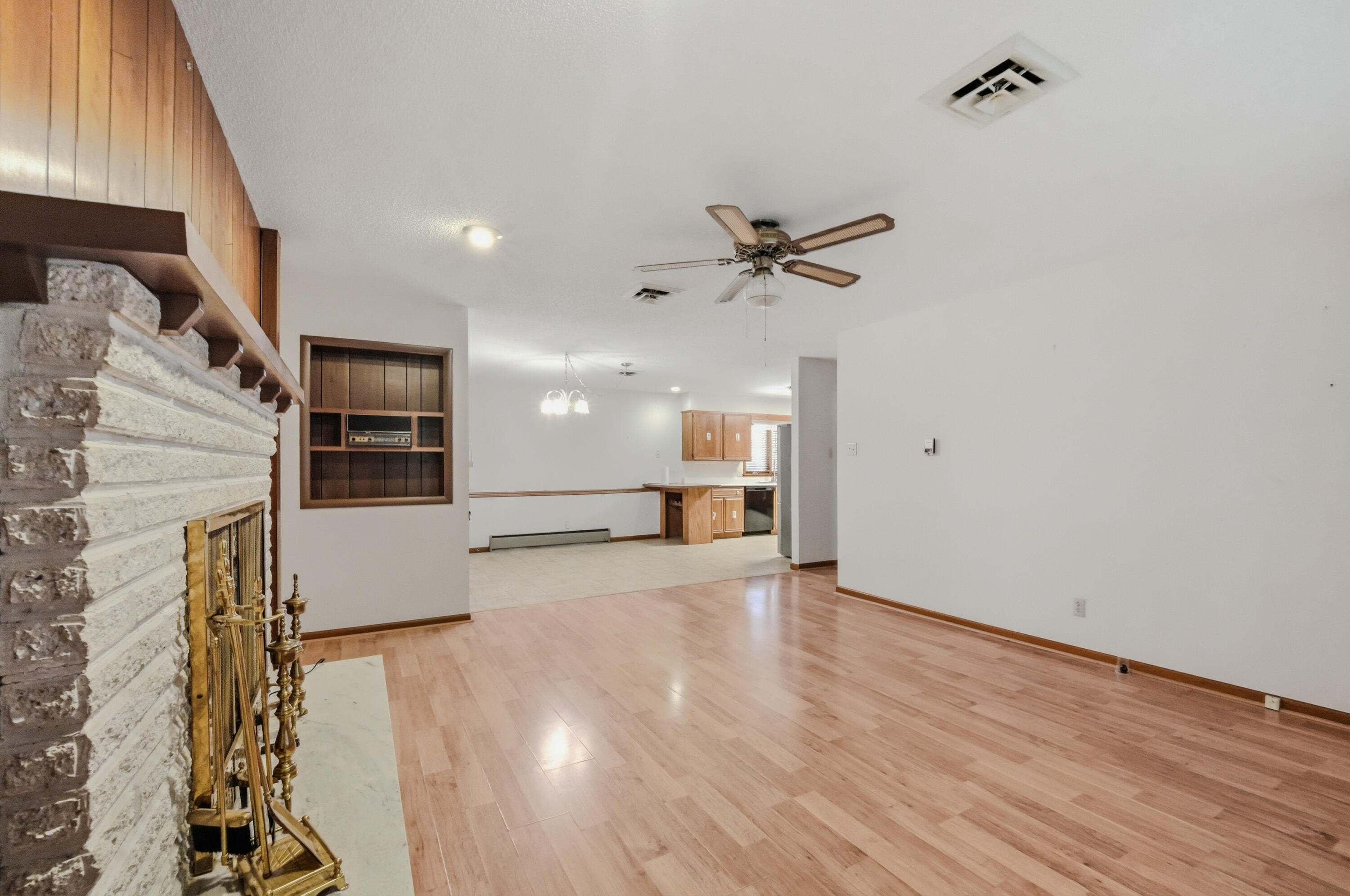 1013 W Burkhart St Property Photo 14
