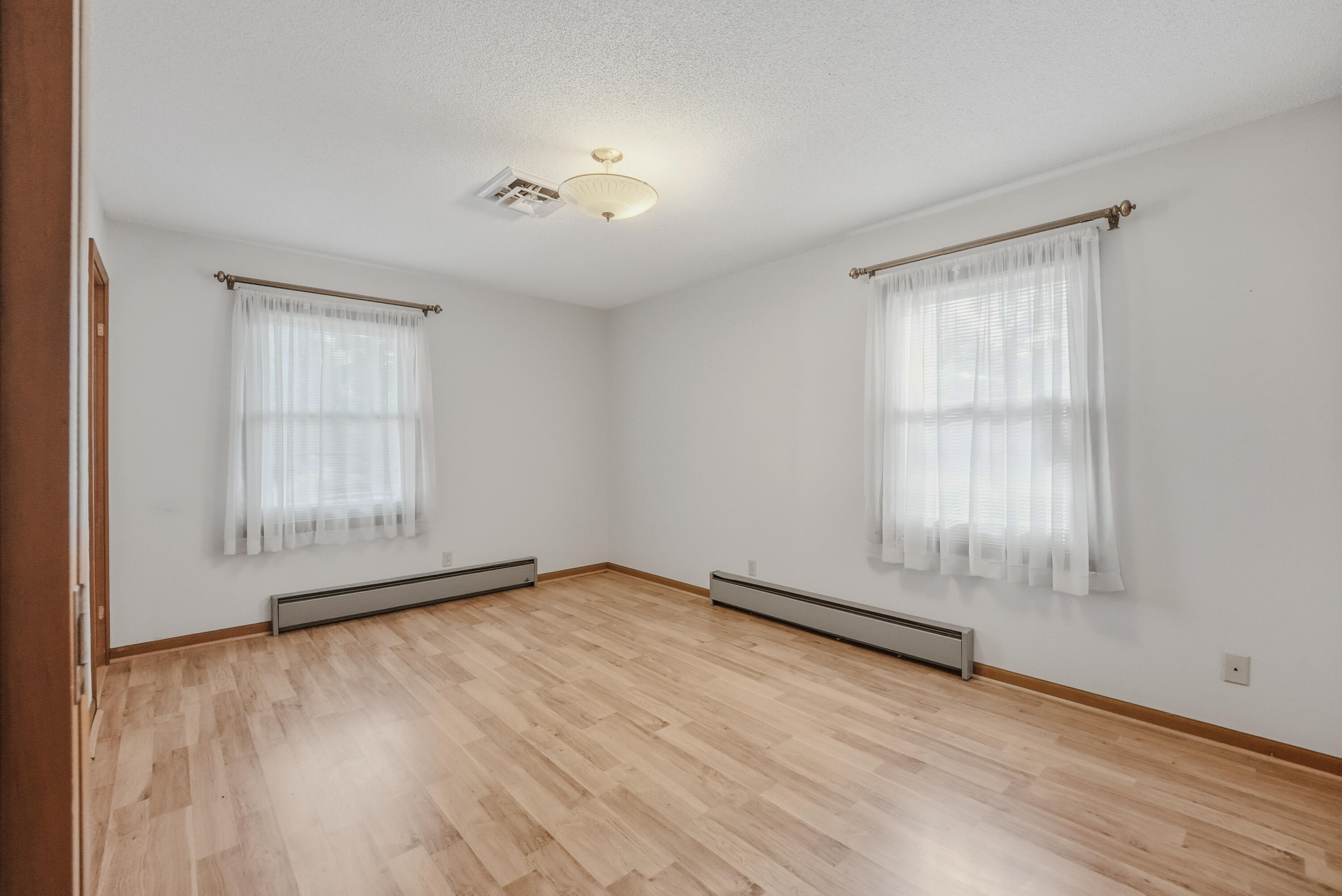 1013 W Burkhart St Property Photo 15