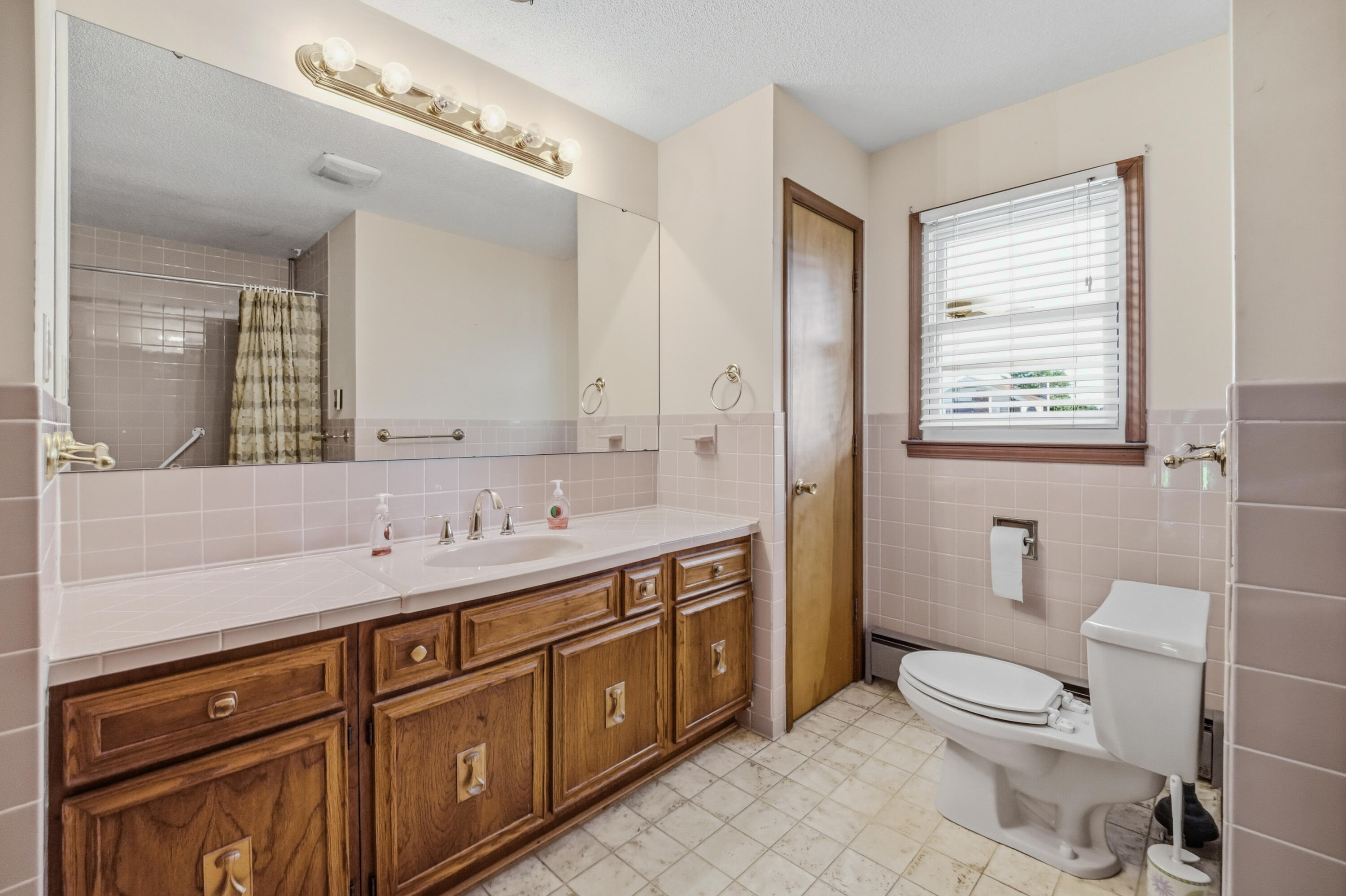 1013 W Burkhart St Property Photo 17