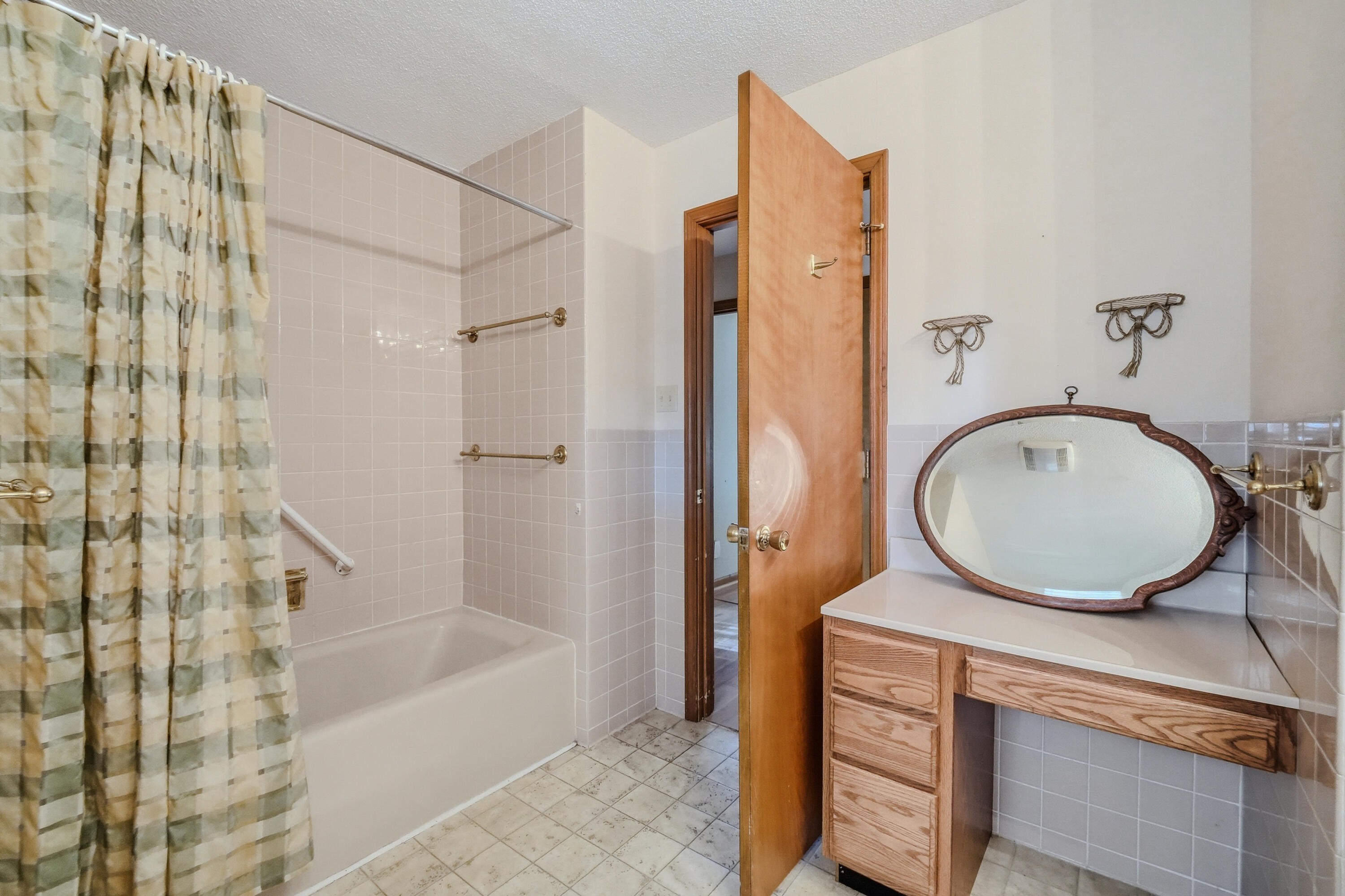 1013 W Burkhart St Property Photo 18