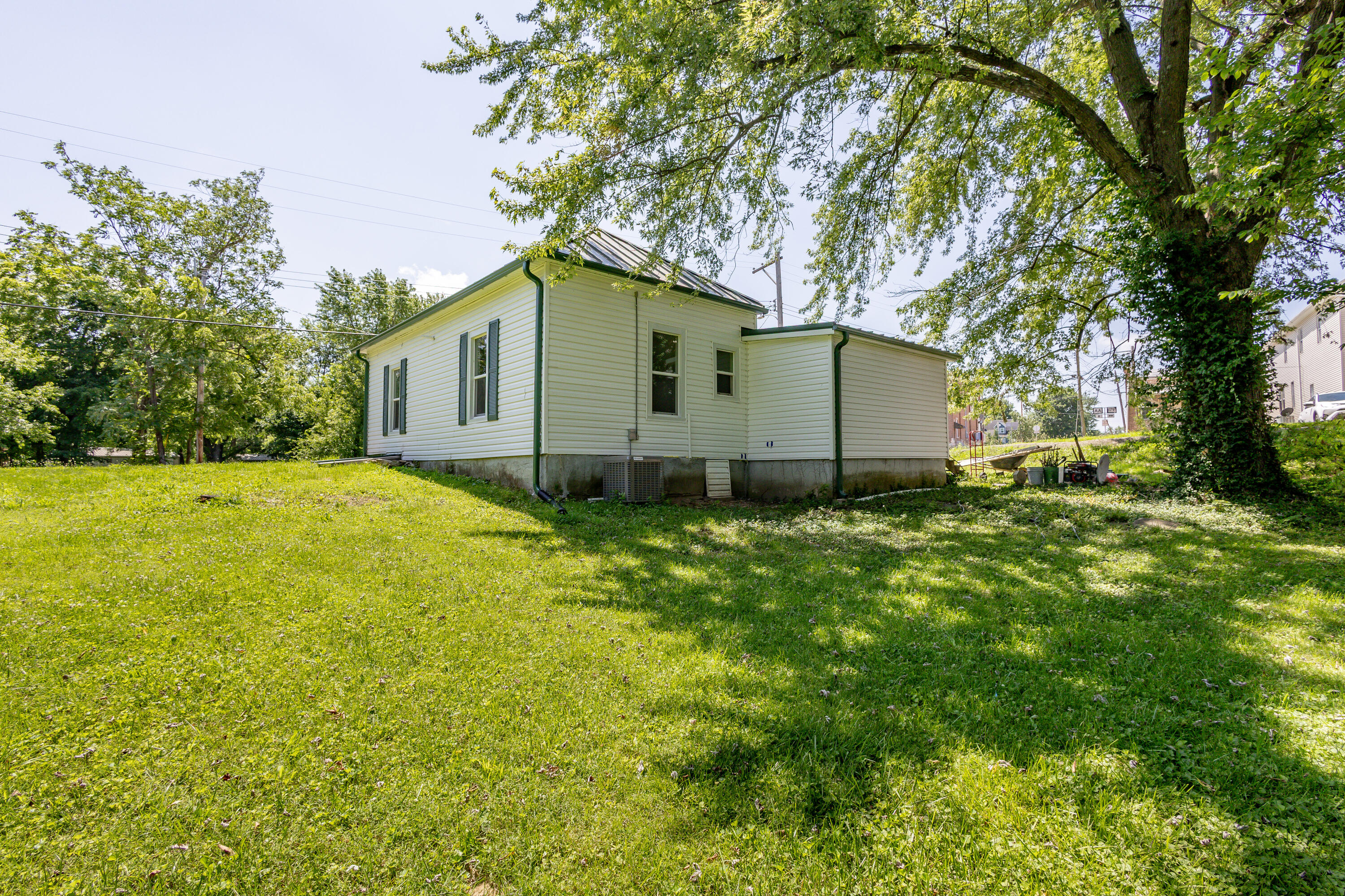 109 N Mill St Property Photo 4