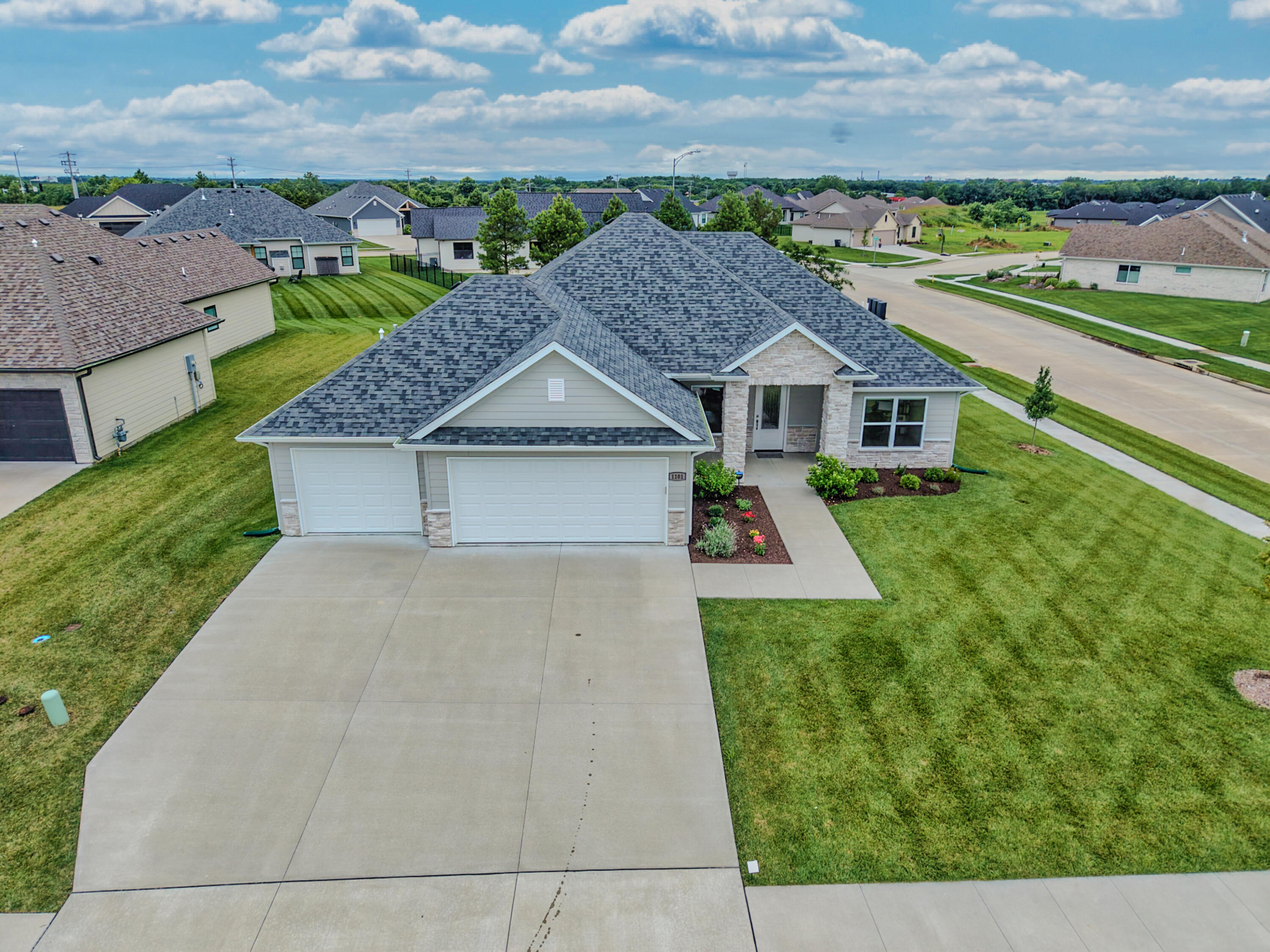 1101 Shadow Hawk Ct Property Photo 20