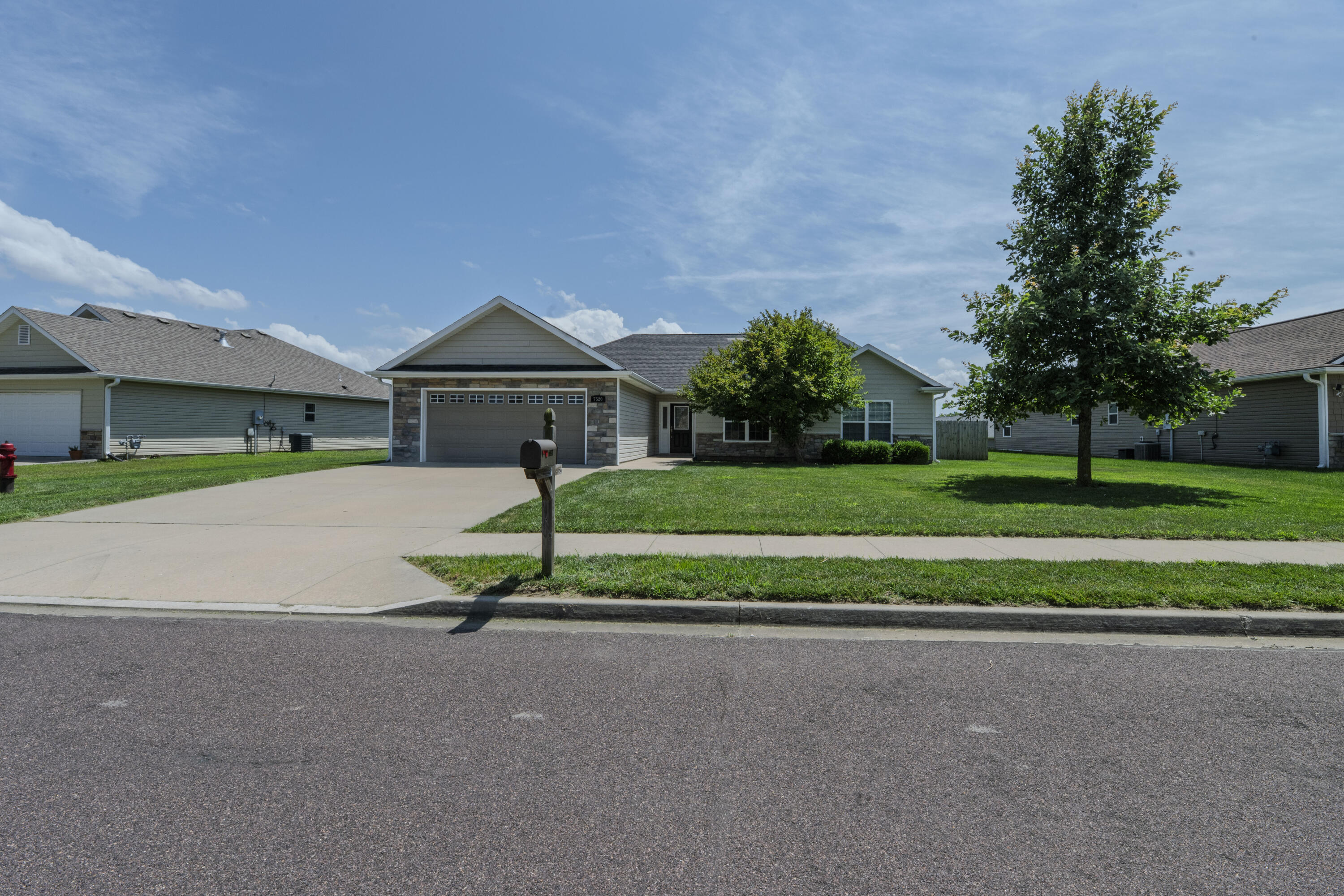 7520 W Golden Willow Dr Property Photo 2