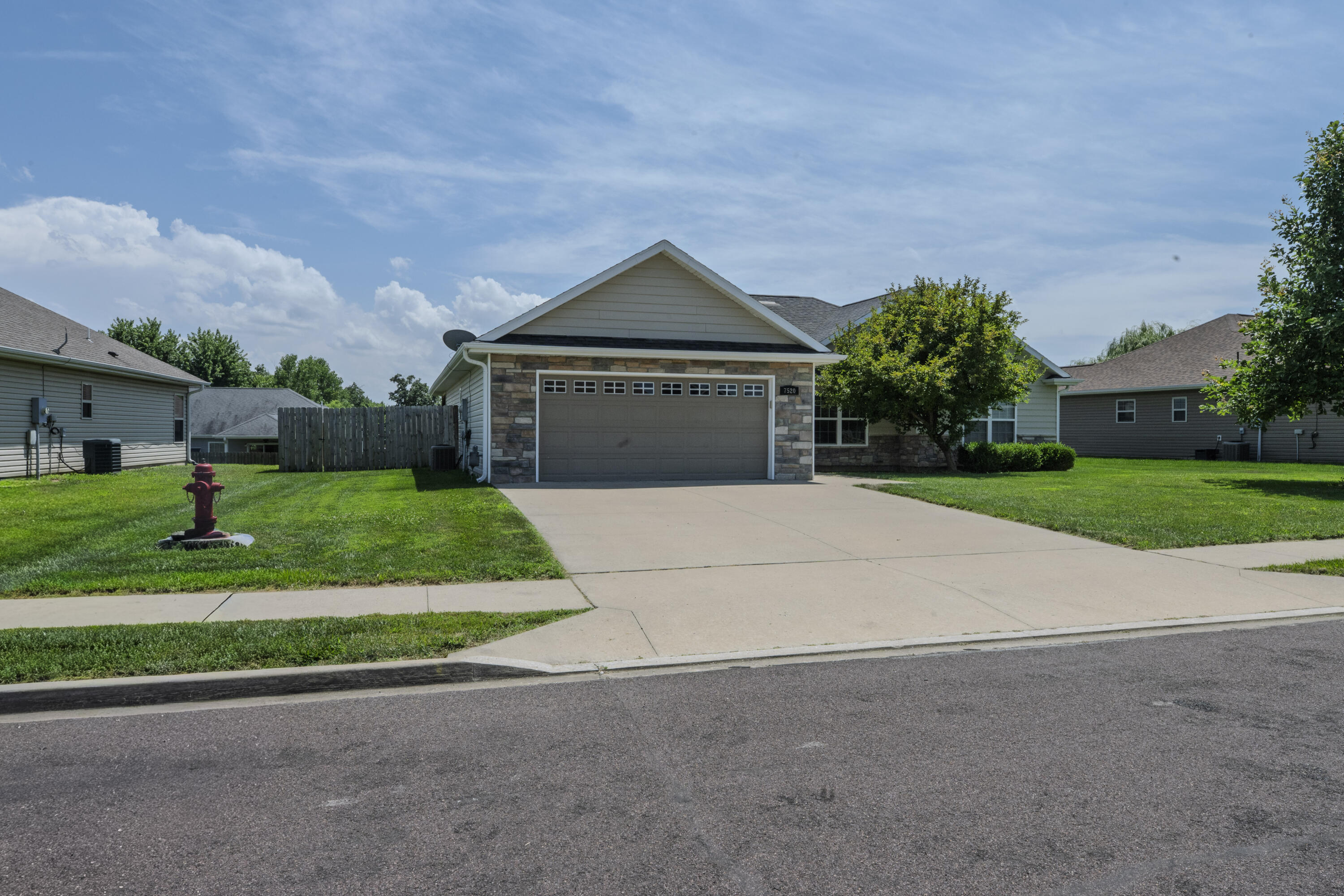 7520 W Golden Willow Dr Property Photo 4
