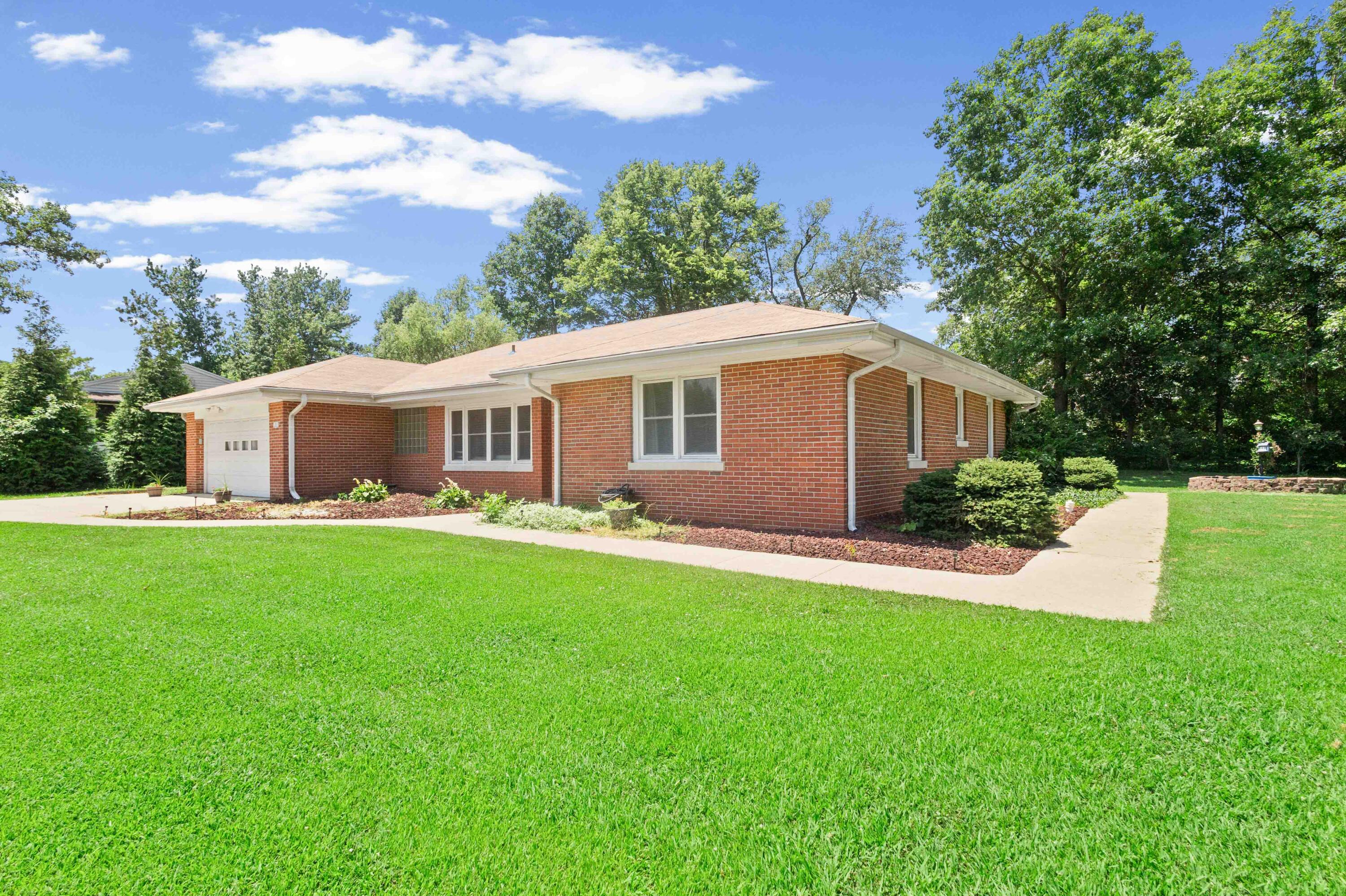 1 Oak Ln Property Photo 3
