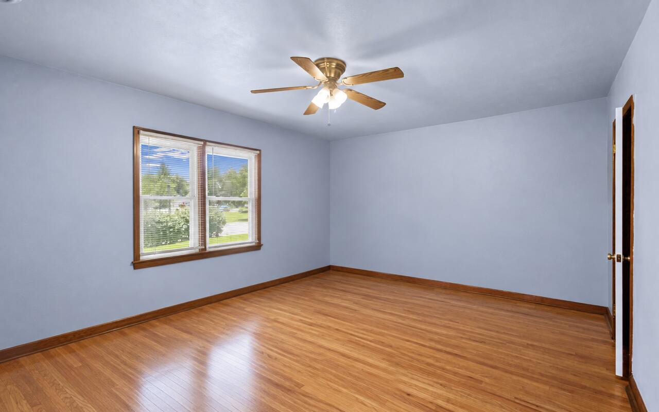 1 Oak Ln Property Photo 14