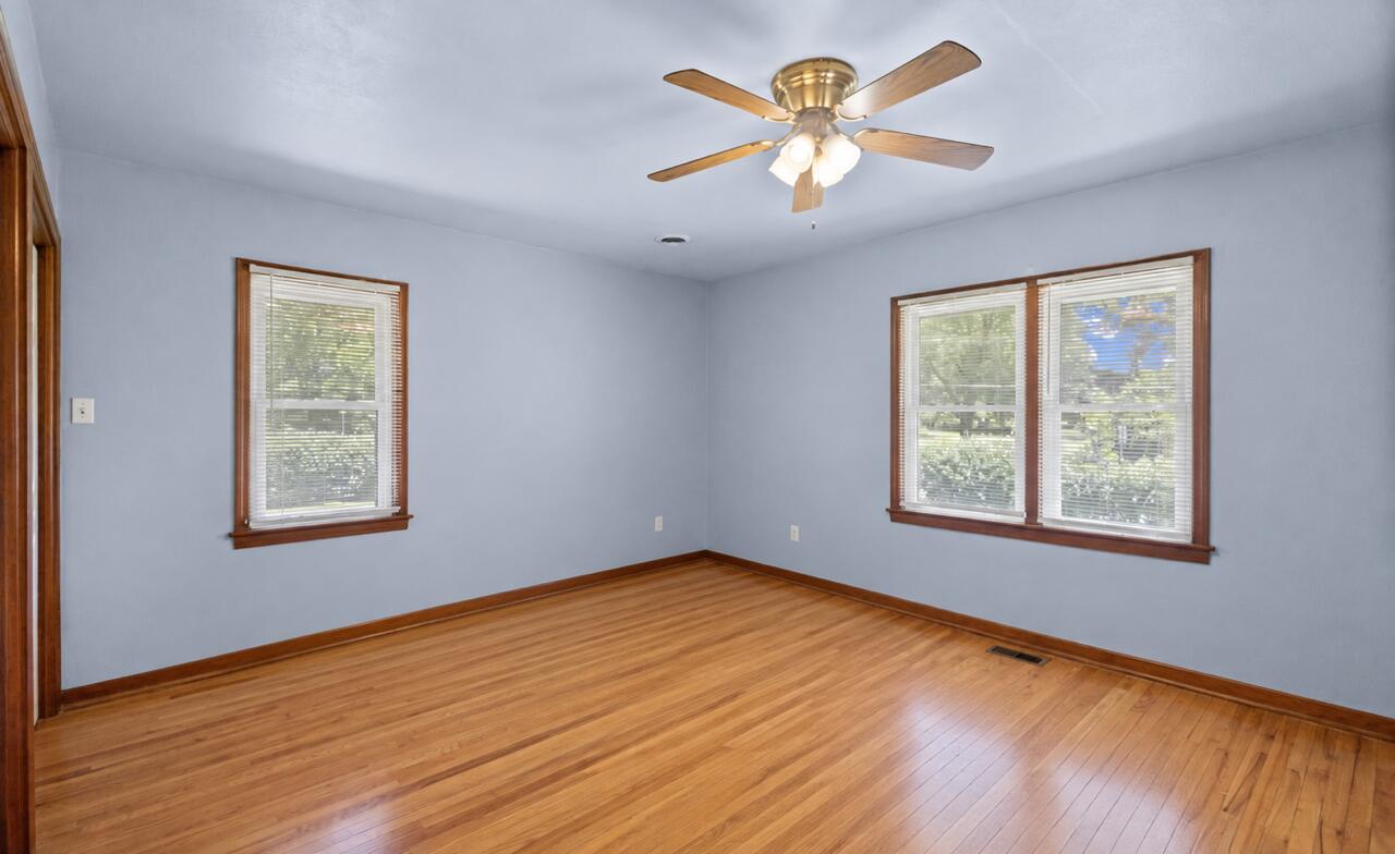 1 Oak Ln Property Photo 15