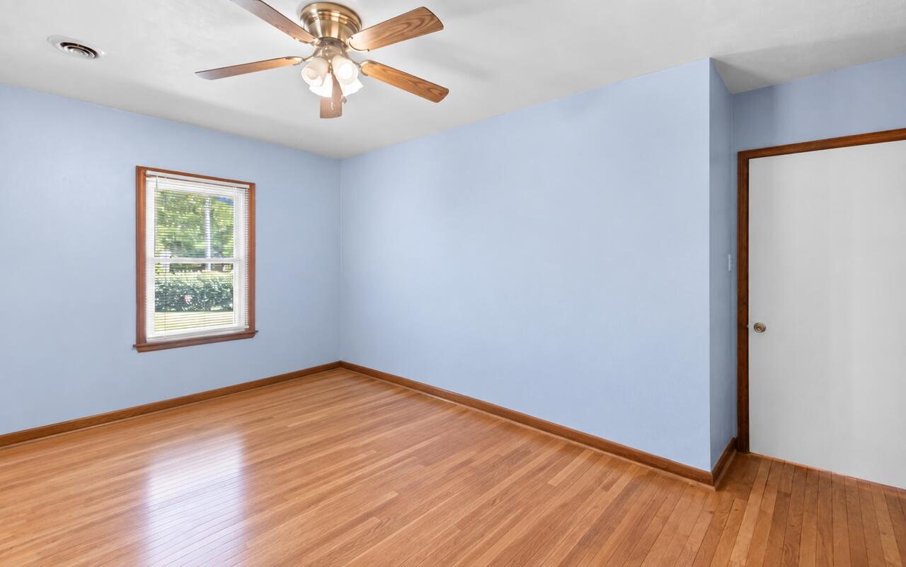 1 Oak Ln Property Photo 18