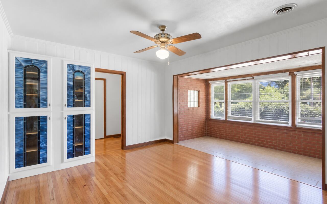 1 Oak Ln Property Photo 19
