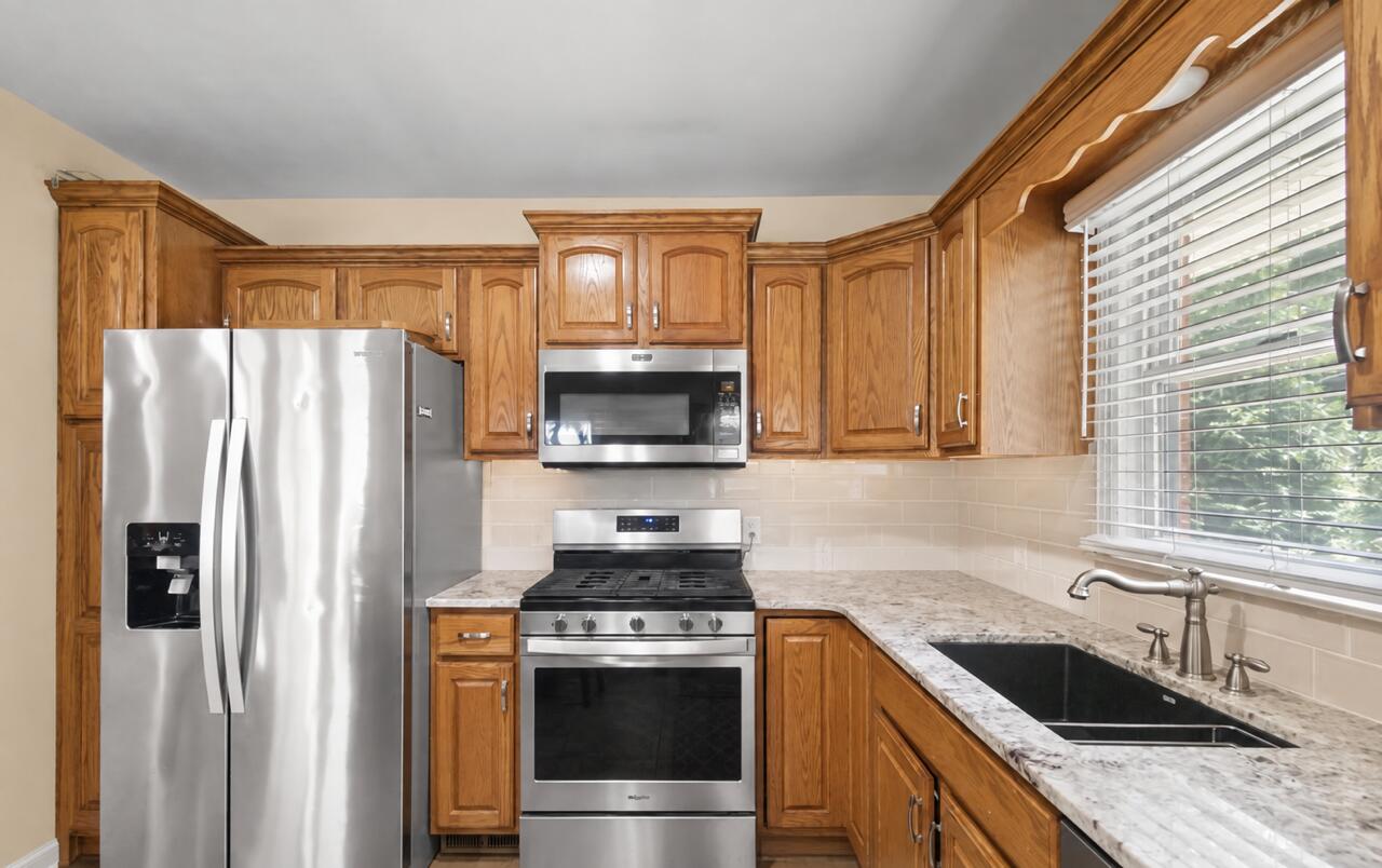 1 Oak Ln Property Photo 22