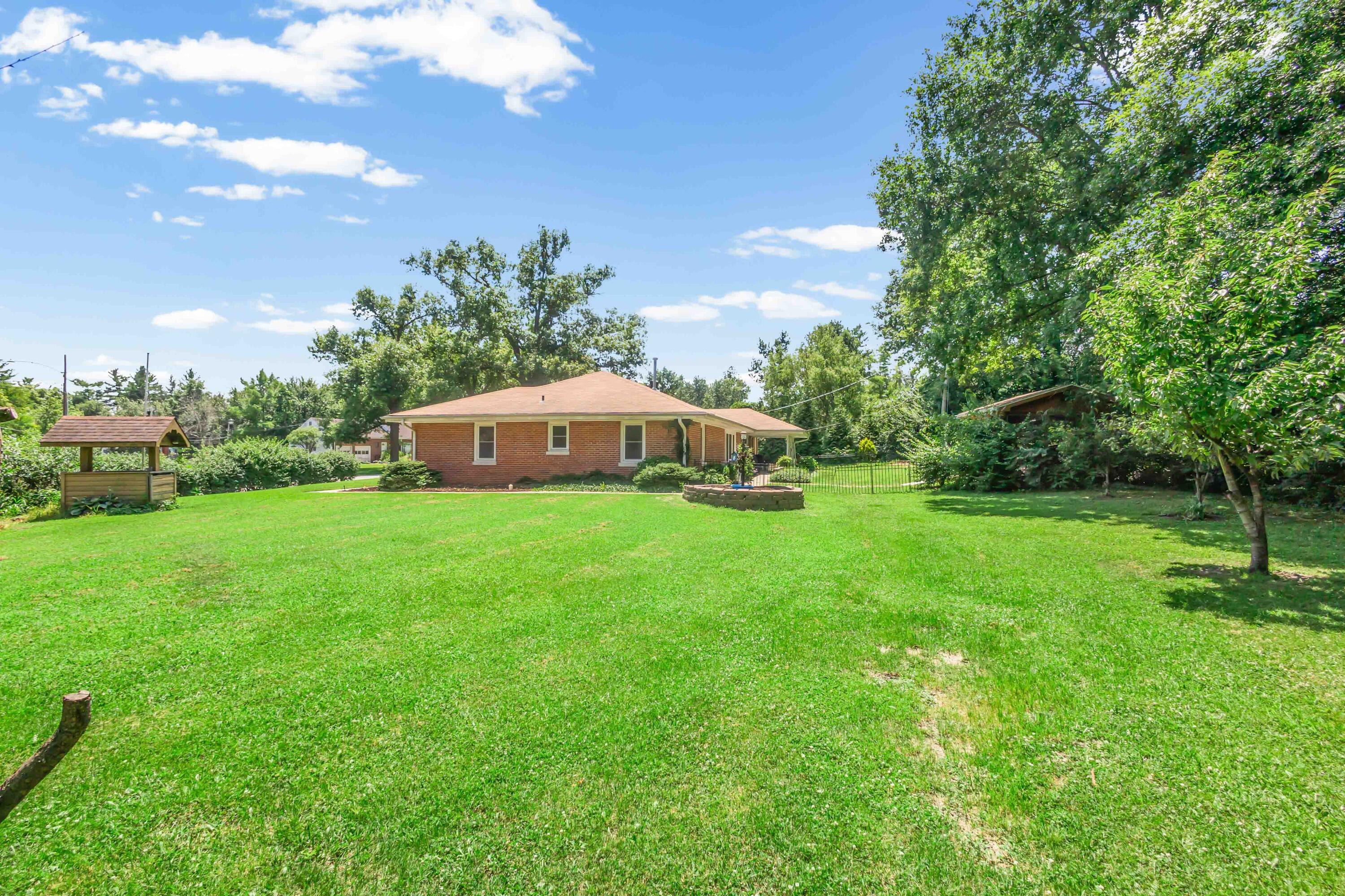 1 Oak Ln Property Photo 32